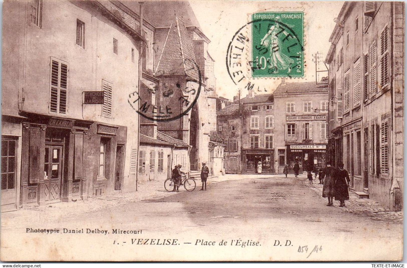 54 VEZELIZE - La Place De L'eglise -  - Vezelise