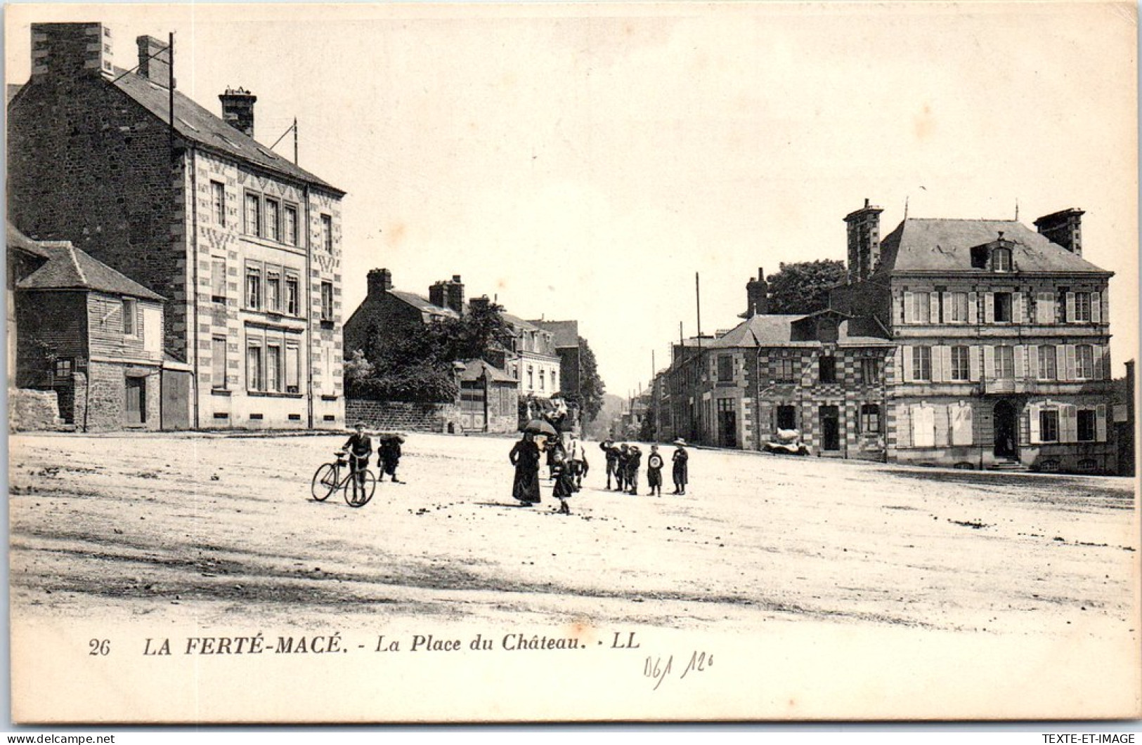 61 LA FERTE MACE - La Place Du CHATEAU-  - La Ferte Mace