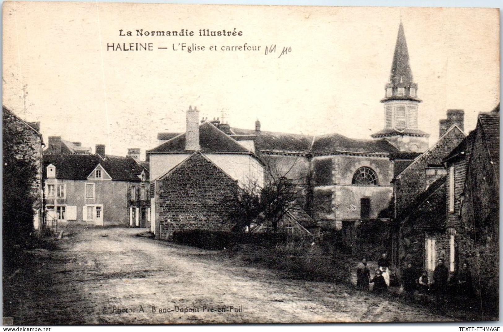 61 HALEINE - L'eglise Et Carrefour -  - Other & Unclassified