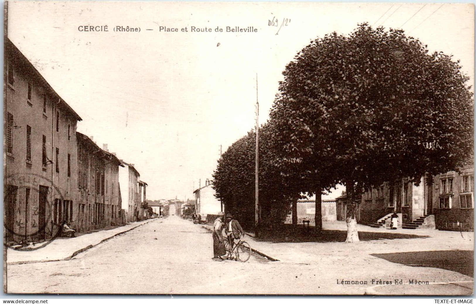 69 CERCIE - La Place Et Route De Belleville. - Otros & Sin Clasificación