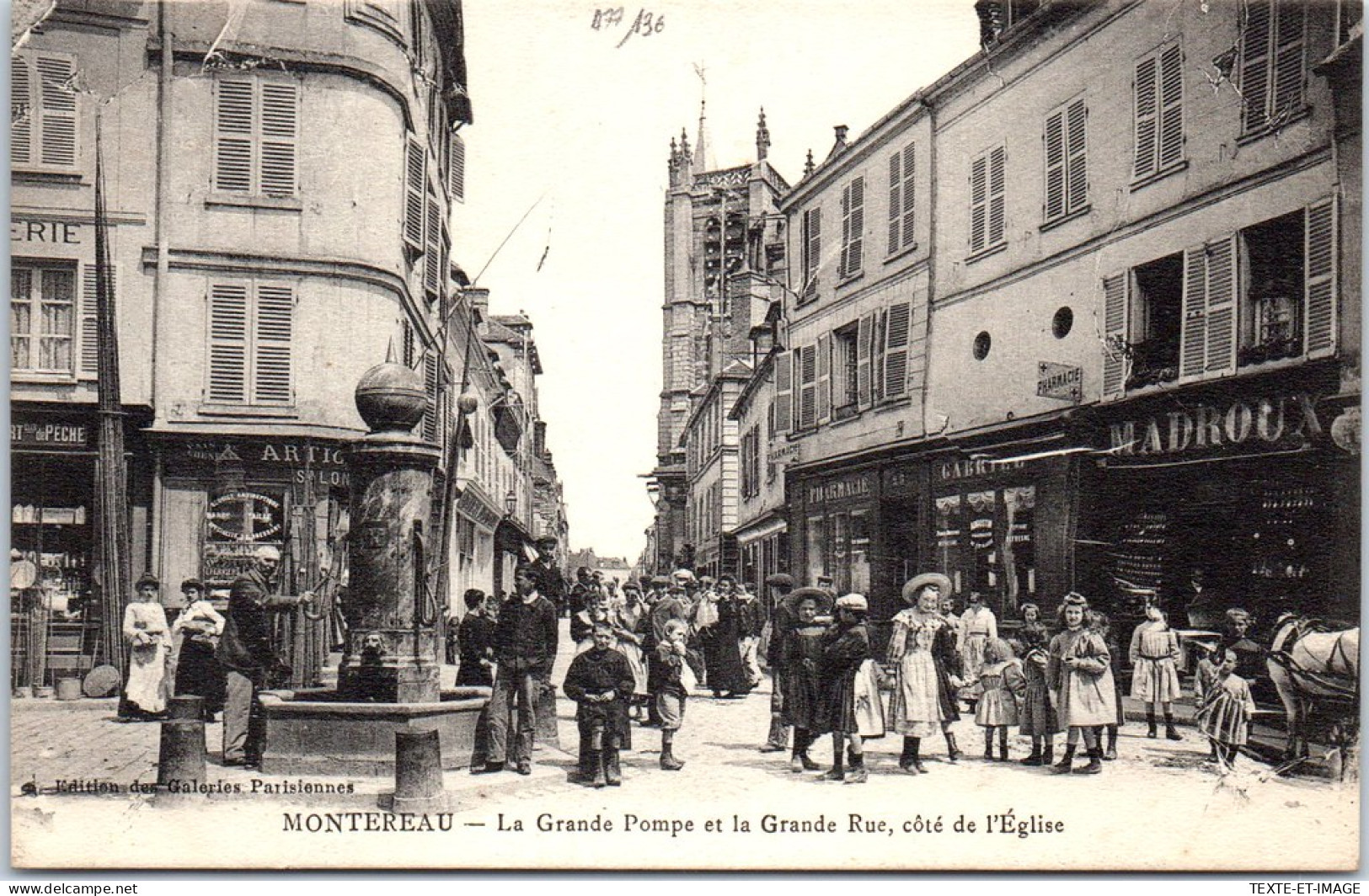 77 MONTEREAU - Grande Pompe Et La Grande Rue Cote Eglise - Montereau