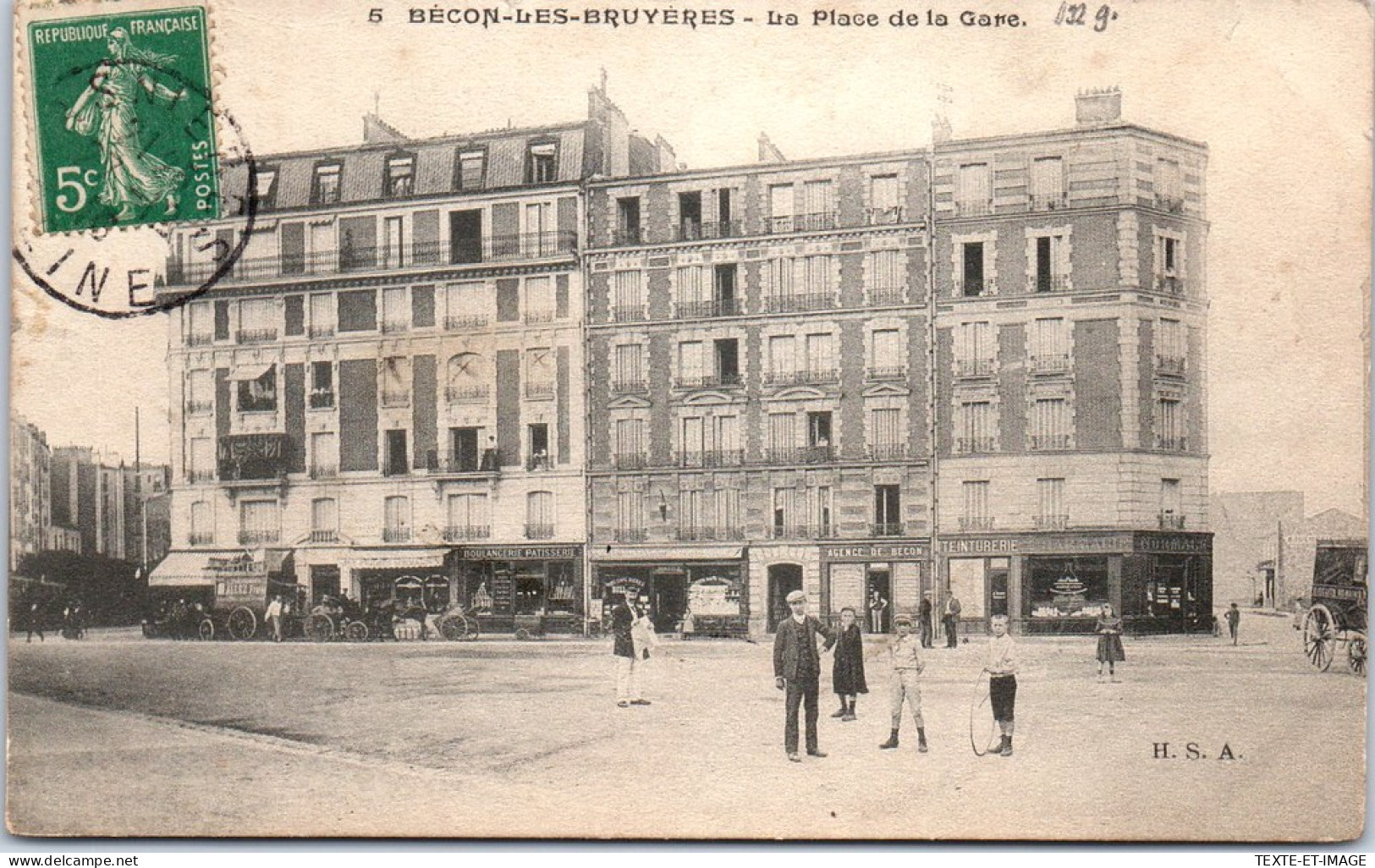 92 BECON LES BRUYERES - Vue Sur La Place De La Gare. - Other & Unclassified
