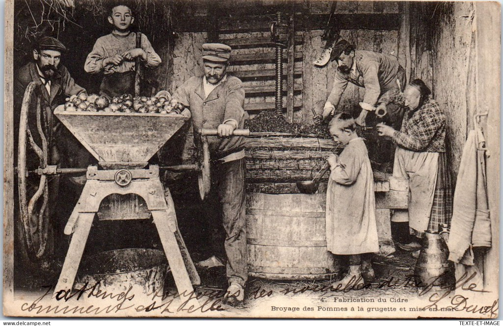 61 En Normandie - Fabrication Du Cidre, Broyage Des Pommes - Autres & Non Classés