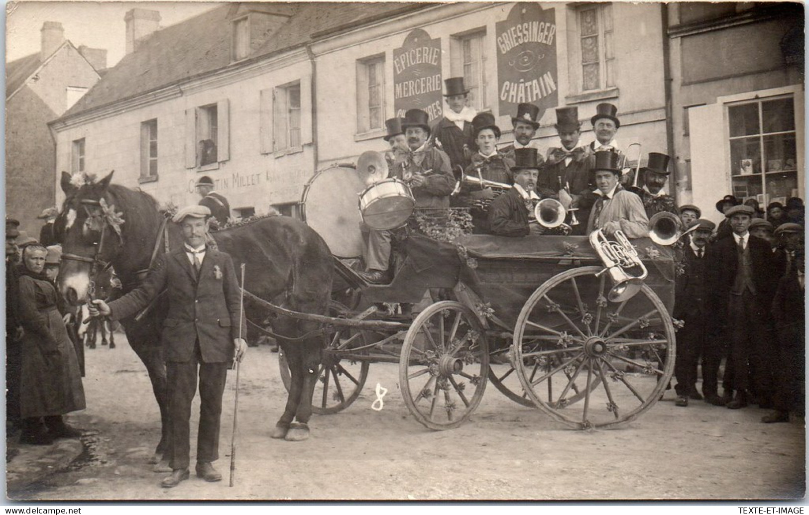 37 DOLUS LE SEC - CARTE PHOTO - La Fanfare Sur La Place  - Altri & Non Classificati