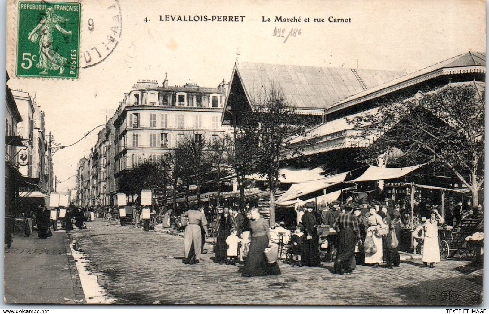 92 LEVALLOIS PERRET - Le Marche Et La Rue Carnot. - Levallois Perret