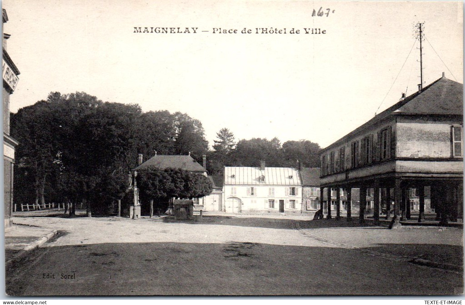 60 MAIGNELAY - La Place De L'hotel De Ville. - Maignelay Montigny