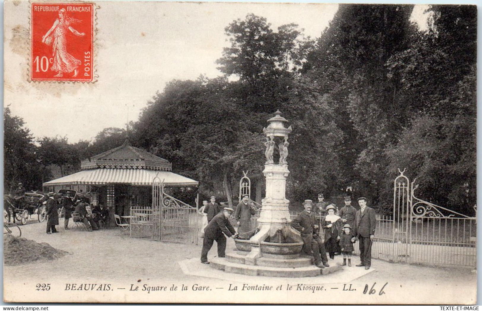 60 BEAUVAIS - Le Square De La Gare, Kiosque & Fontaine  - Beauvais
