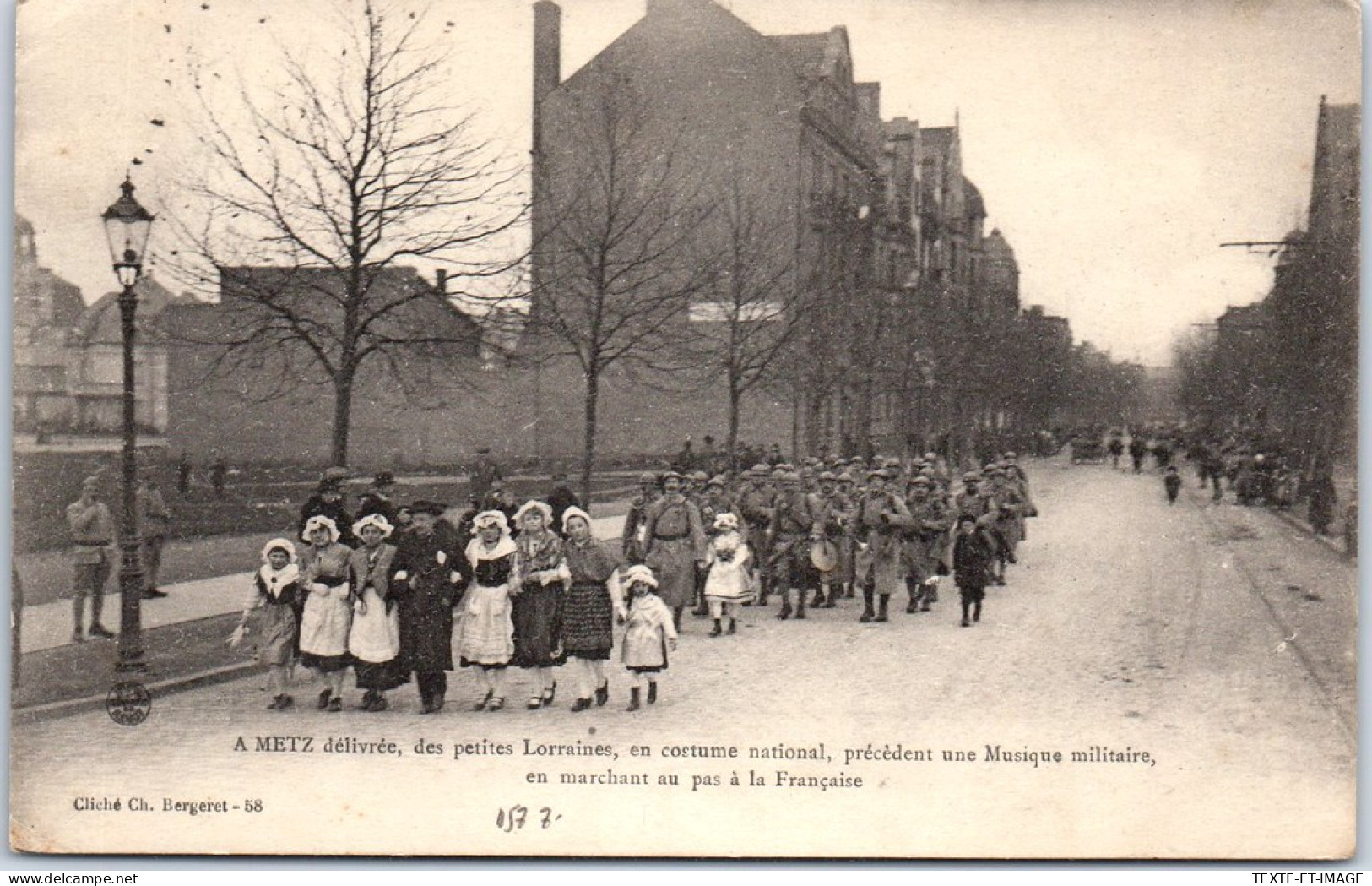 57 METZ - Defilee Des Petites Lorraine. - Metz