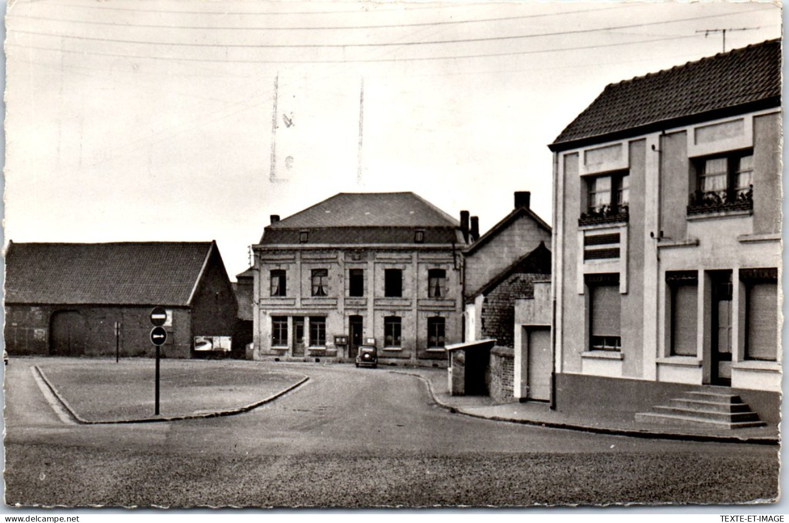 62 MAISNIL LES RUITZ - Grande Place Et Mairie - Altri & Non Classificati