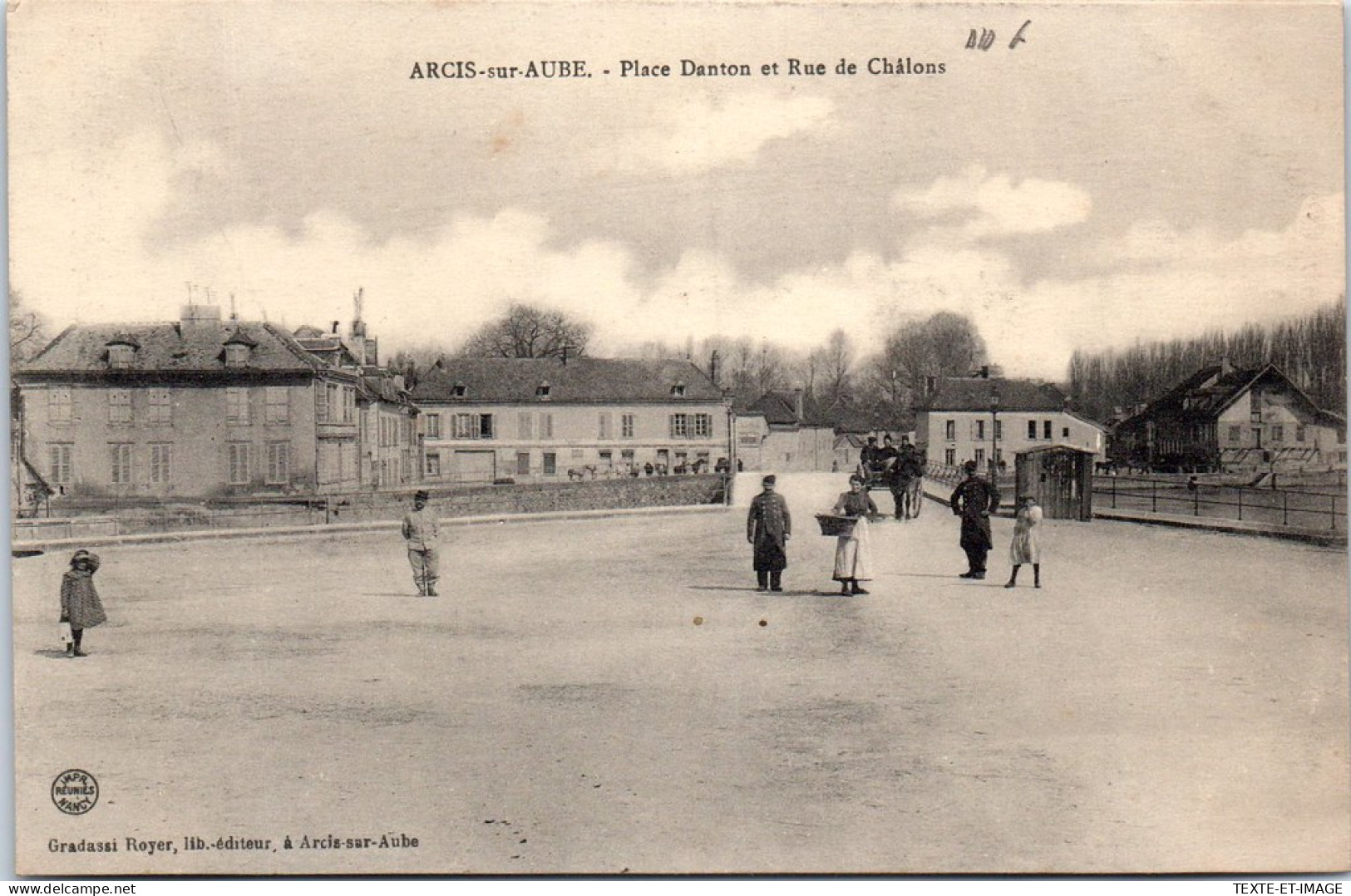 10 ARCIS SUR AUBE - Place Danton Et Rue De Chalons  - Arcis Sur Aube
