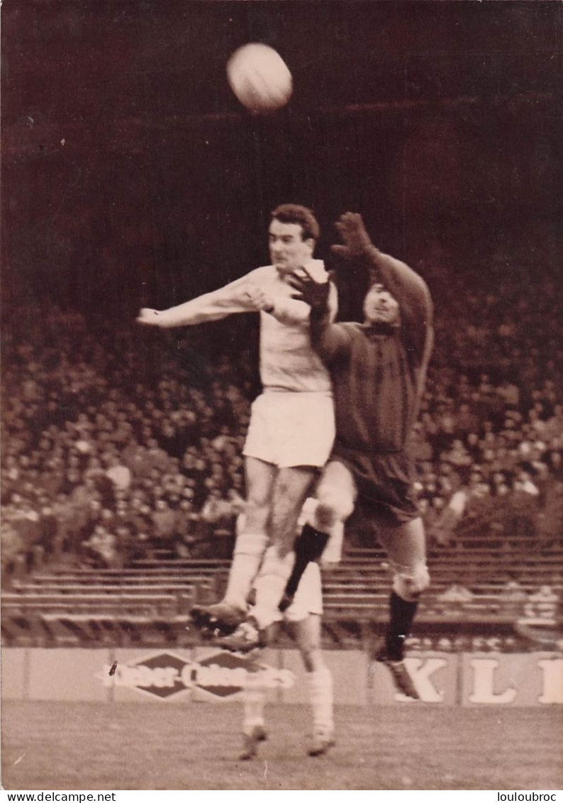 FOOTBALL  12/1961 VICTOIRE DU RACING CONTRE NICE 3-1 ICI LE GARDIEN DE NICE LAMIA PHOTO 18X13CM - Sporten