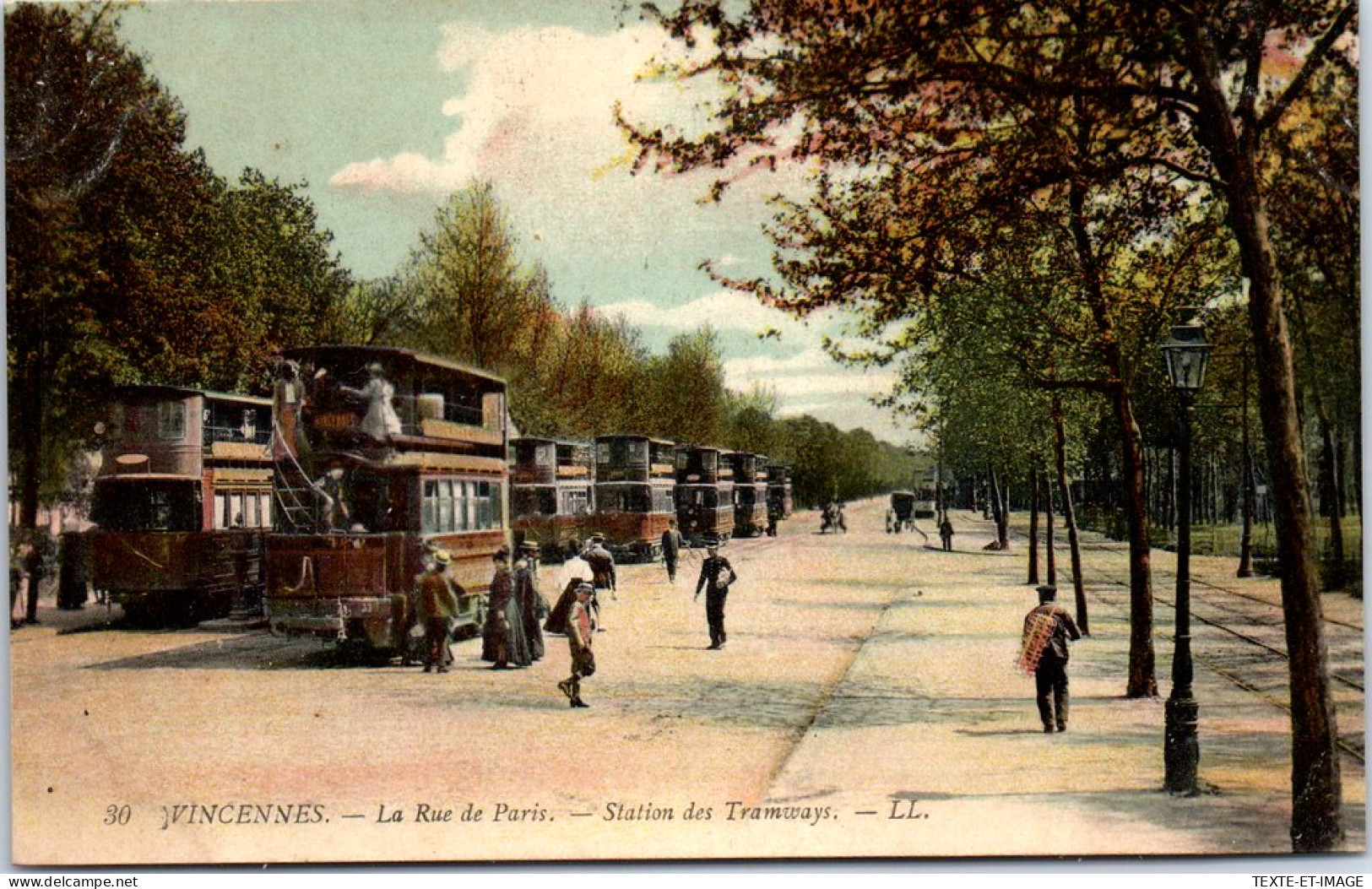 94 VINCENNES - La Rue De Paris & La Station De Tramway. - Vincennes