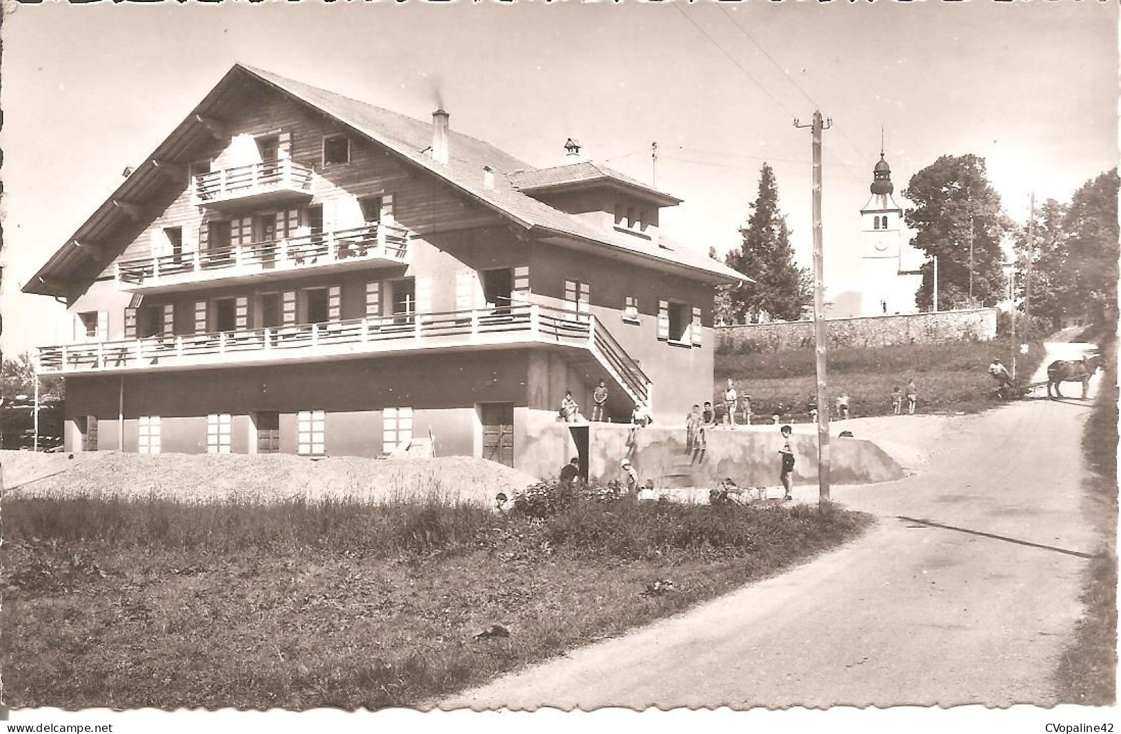 MONT-SAXONNEX (74) La Maison Paroissiale Et L'Eglise  CPSM PF - Sonstige & Ohne Zuordnung