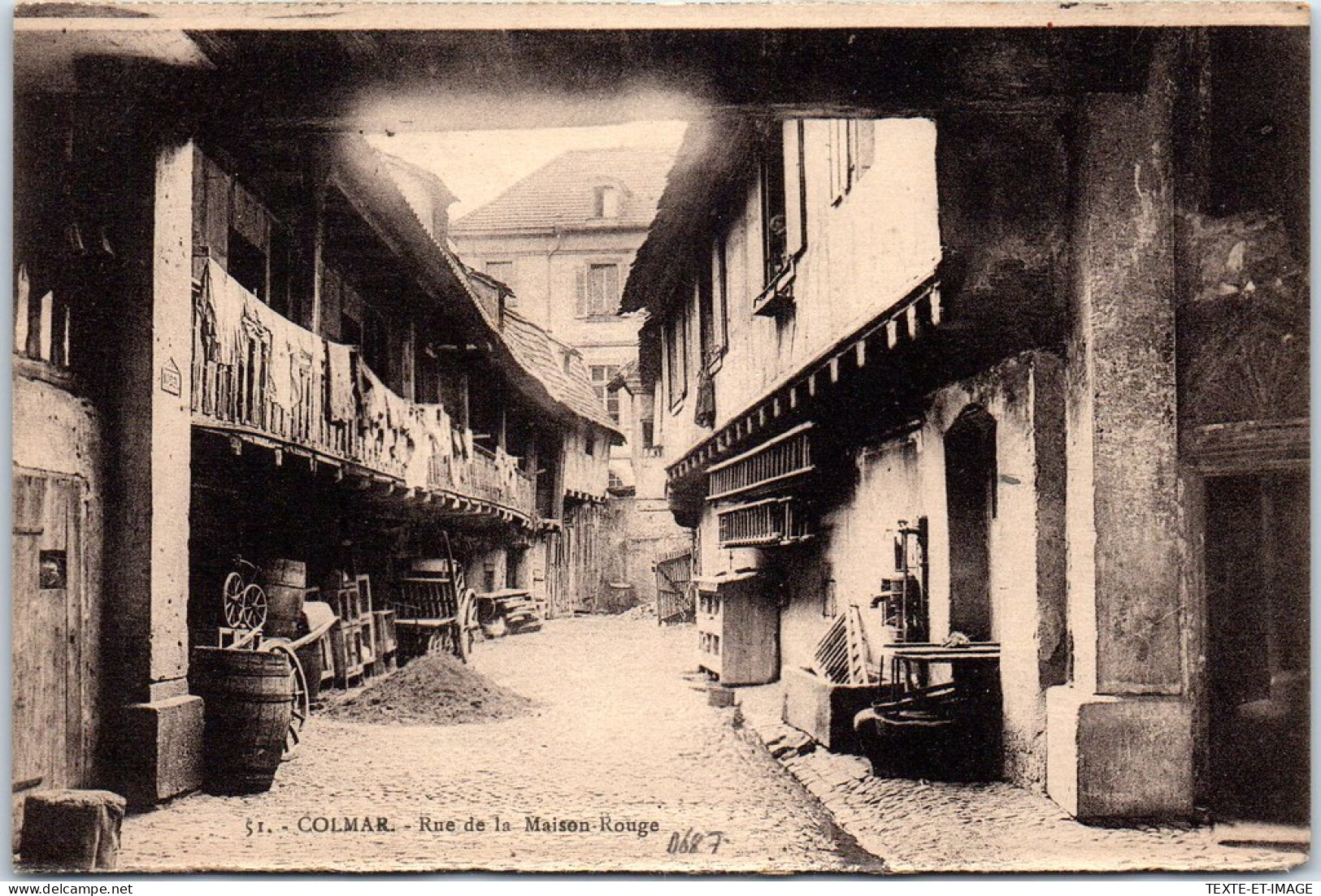 68 COLMAR - Vue De La Rue De La Maison Rouge. - Colmar