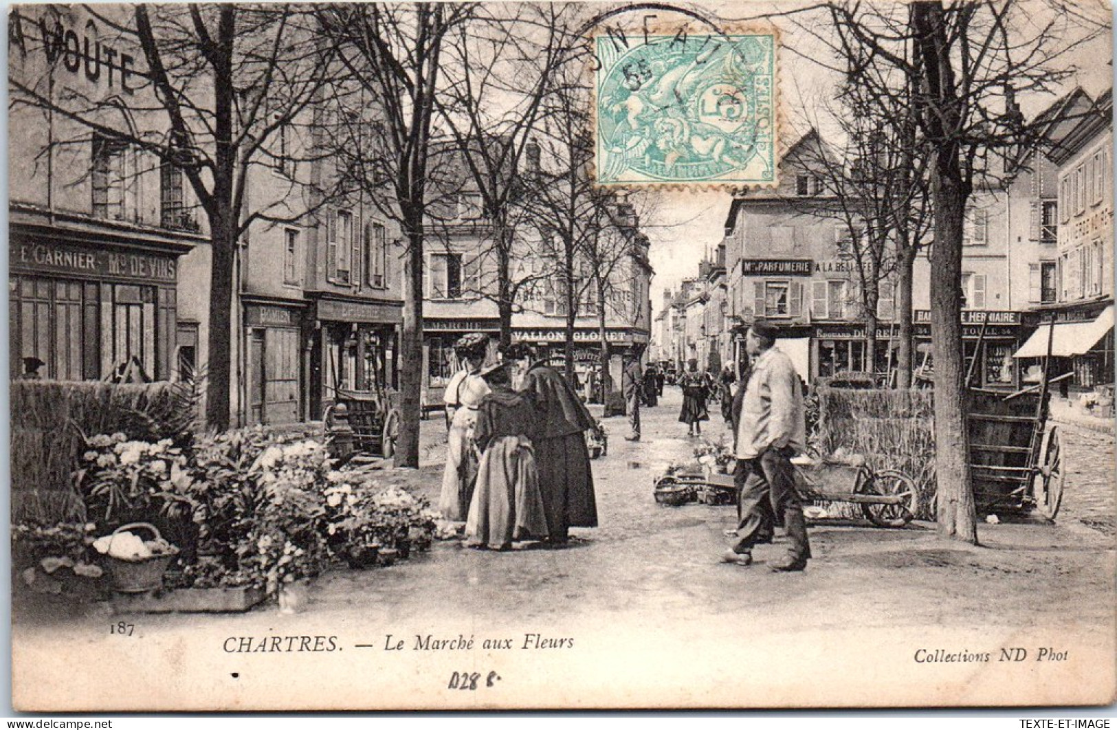 28 CHARTRES - Le Marche Aux Fleurs. - Chartres