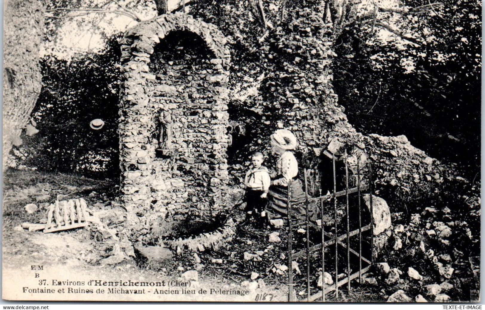 18 HENRICHEMONT - Fontaine & Ruines De Michavant. - Henrichemont