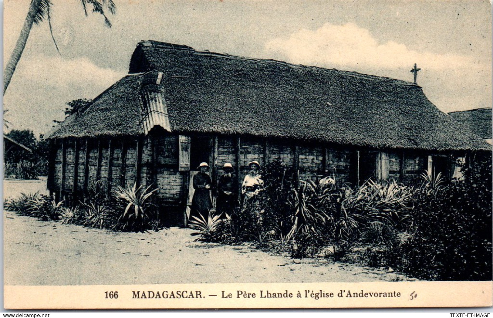 MADAGASCAR - Le Pere Lhande A L'eglise D'andevorante. - Madagascar