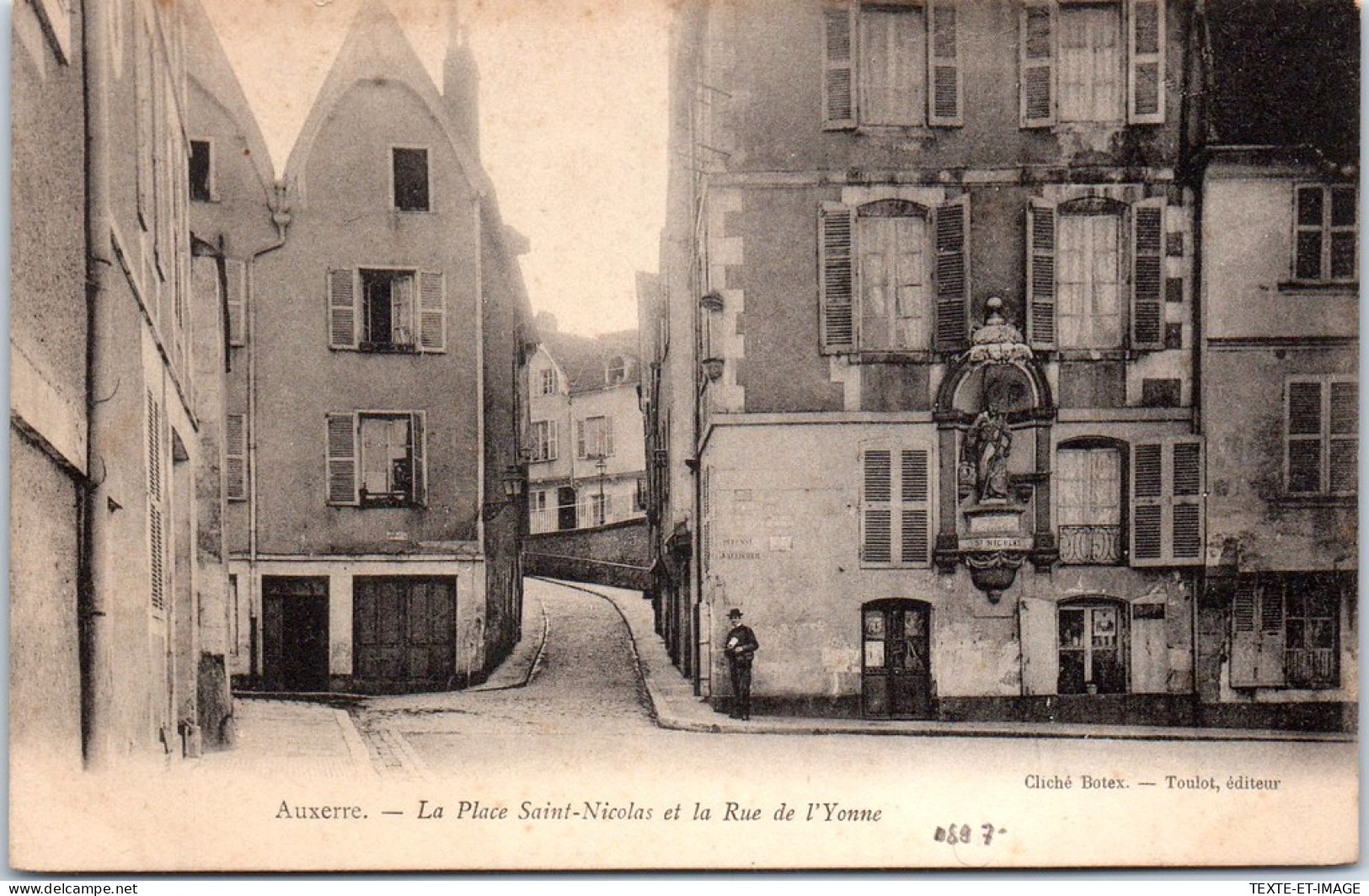 89 AUXERRE - La Place Saint Nicolas Et La Rue De L'yonne. - Auxerre