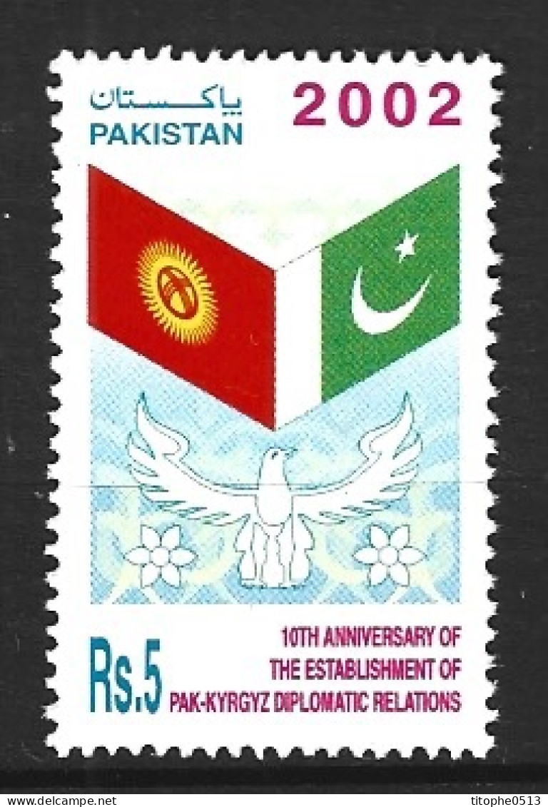 PAKISTAN. N°1067 De 2002. Drapeau Du Kirghizistan. - Briefmarken