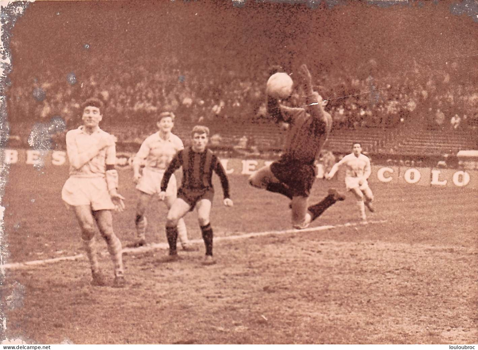 FOOTBALL 12/1961 RACONG CONTRE NICE AU PARC DES PRINCES ICI LE GARDIEN NICOIS  LAMIA PHOTO 18X13CM - Sports