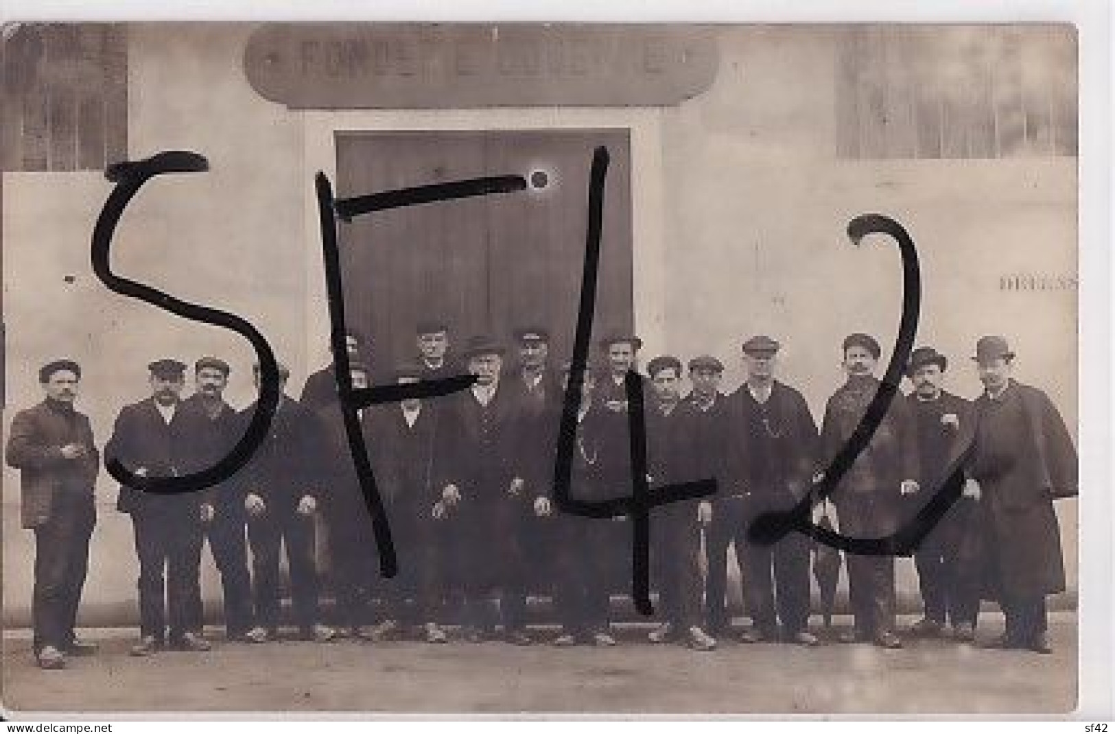 LYON   PEYRACHE      CARTE PHOTO  PERSONNEL FONDERIE  DOUENNE - Autres & Non Classés