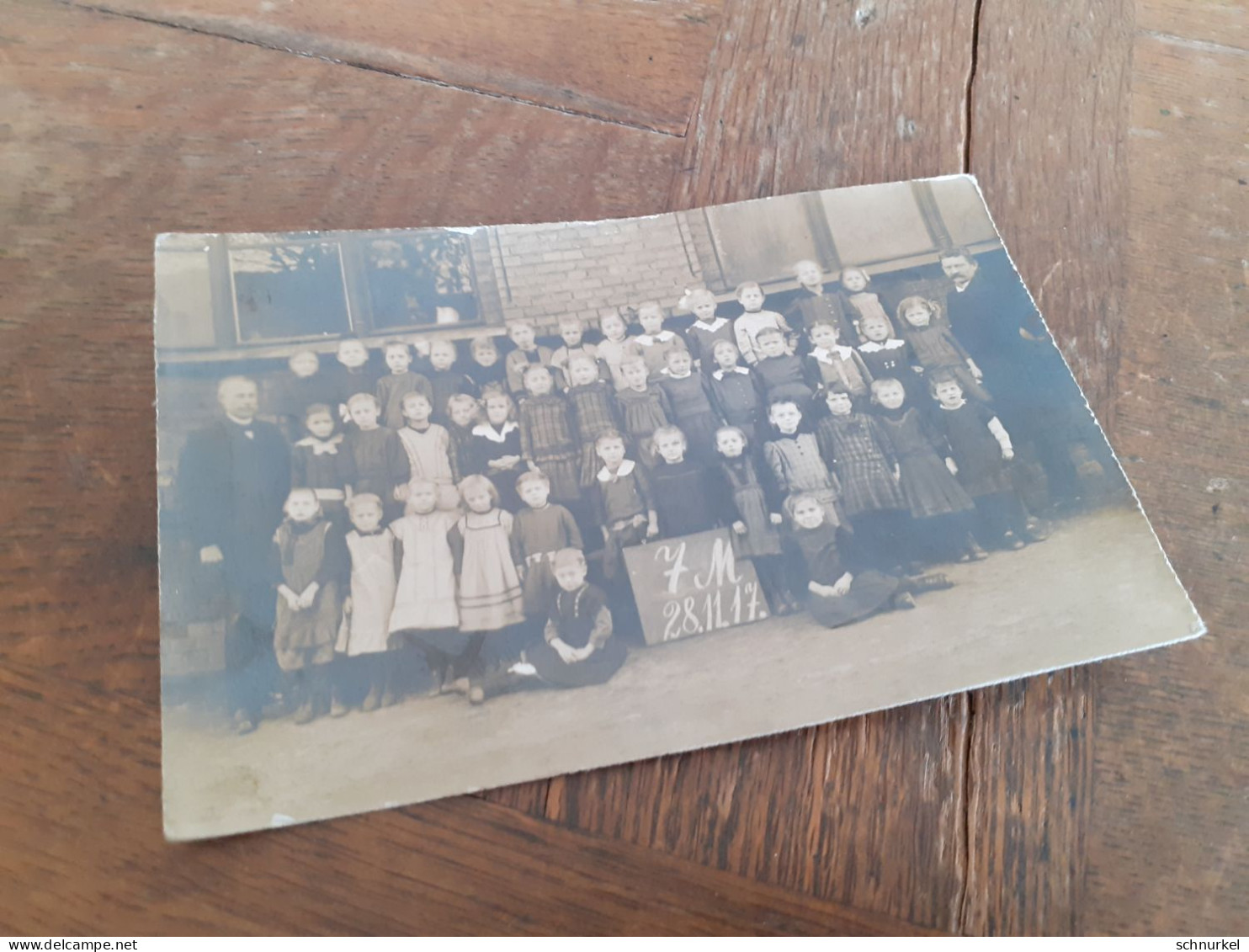 SCHULE In DEUTSCHLAND DAZUMAL - 1917 - ZWEI STRENGE LEHRER Mit IHRER GROSSEN KLASSE - KLEINE JUNGS Und MAEDCHEN - Anonyme Personen