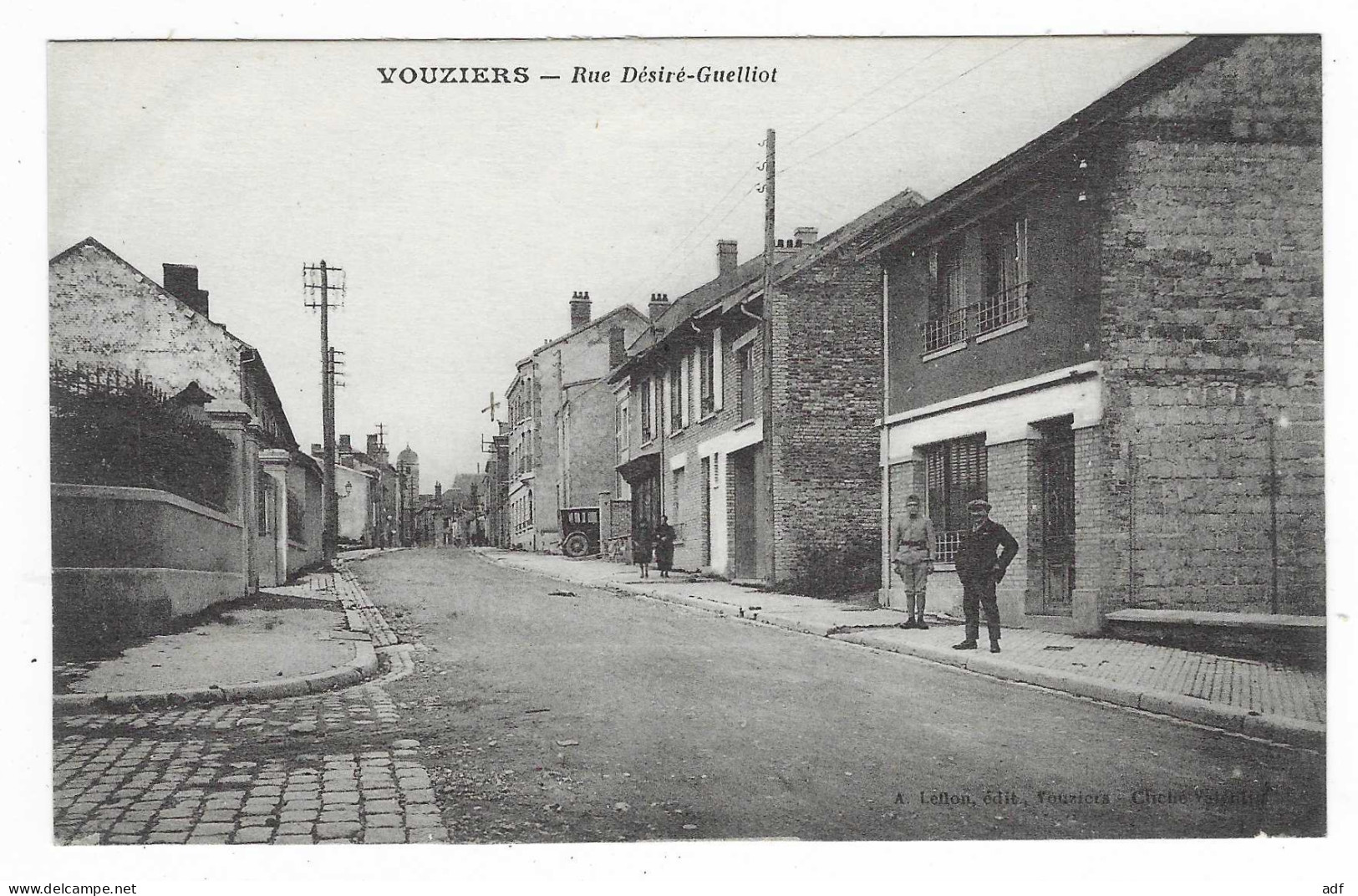 CPA VOUZIERS, ANIMATION DANS LA RUE DESIRE - GUELLIOT, ARDENNES 08 - Vouziers