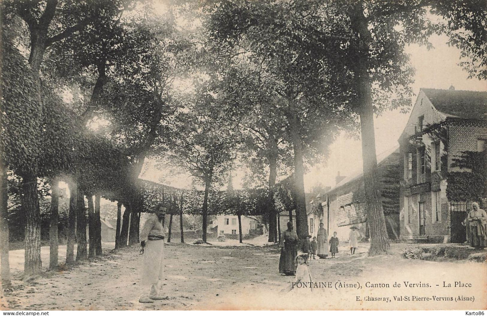 Fontaine , Aisne * La Place Du Village * Villageois * Canton De Vervins - Autres & Non Classés