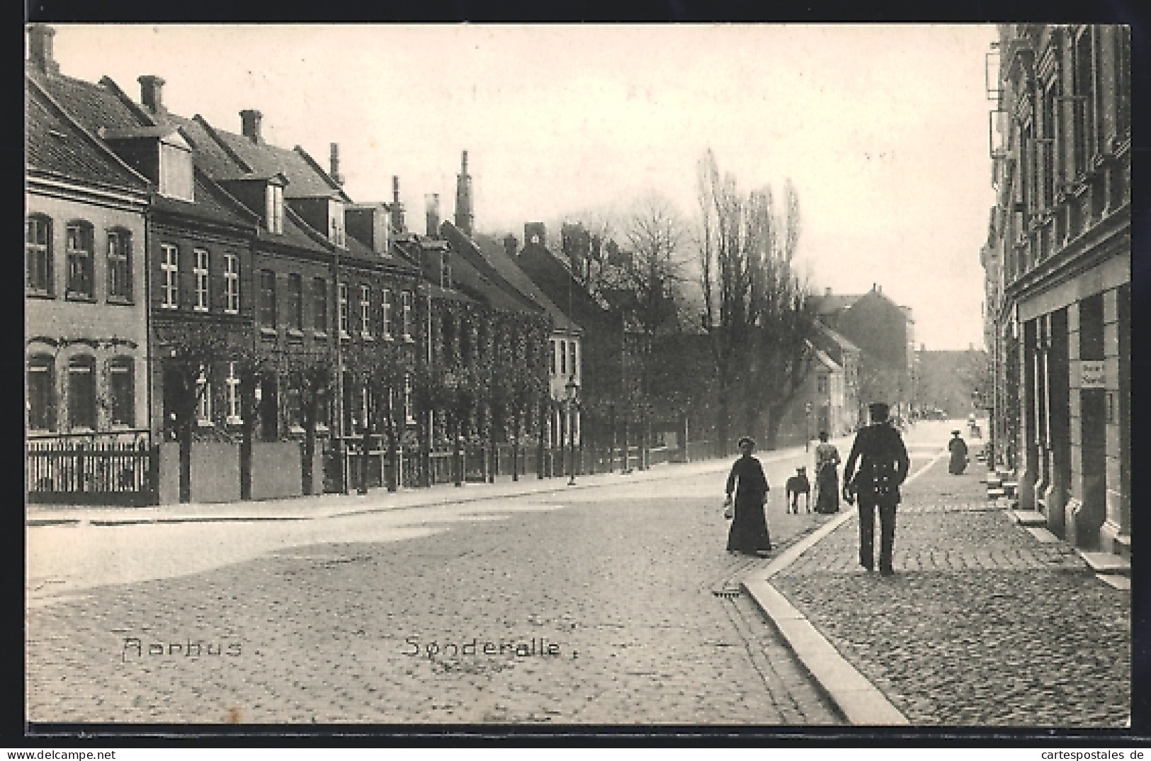 AK Aarhus, Sönderalle, Strassenpartie Mit Passanten, Soldat  - Denmark