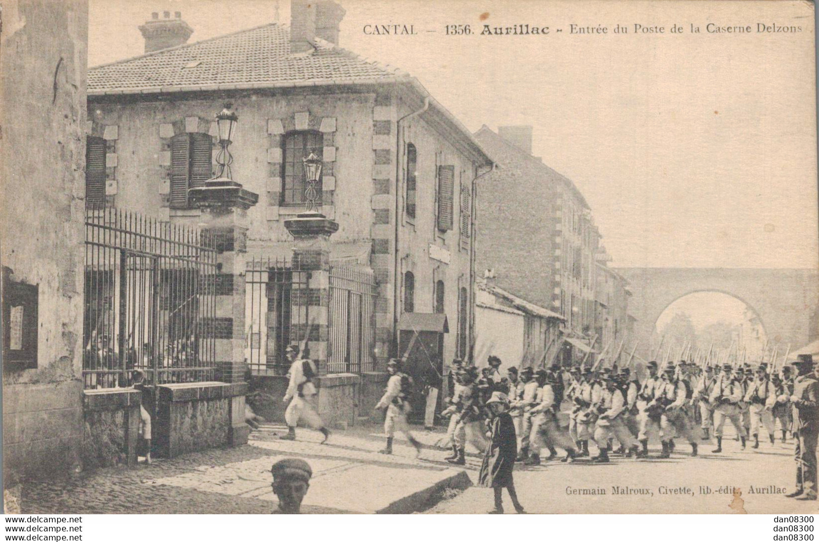 15 AURILLAC ENTREE DU POSTE DE LA CASERNE DELZONS - Casernes