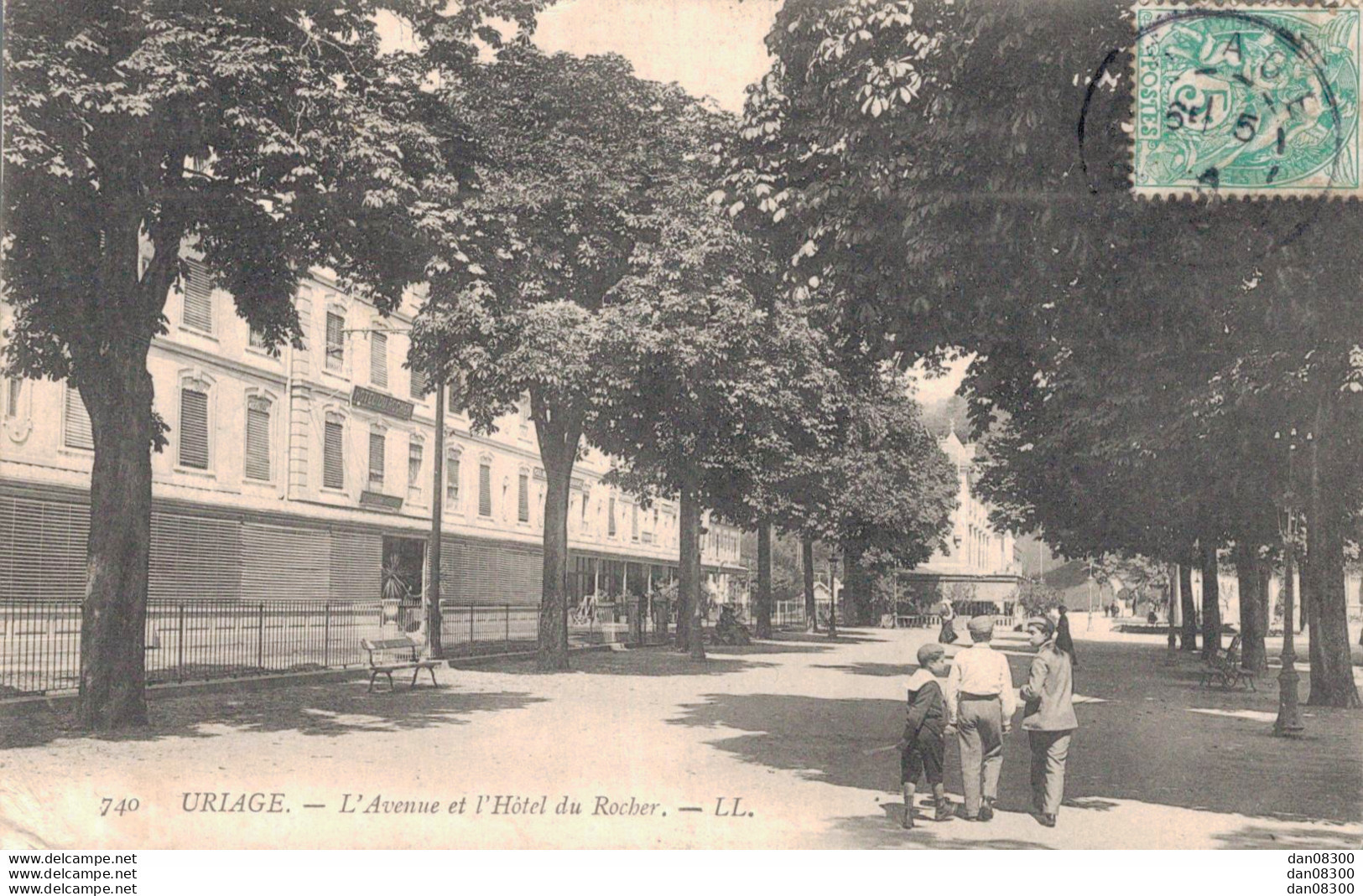 38 URIAGE L'AVENUE ET L'HOTEL DU ROCHER - Uriage