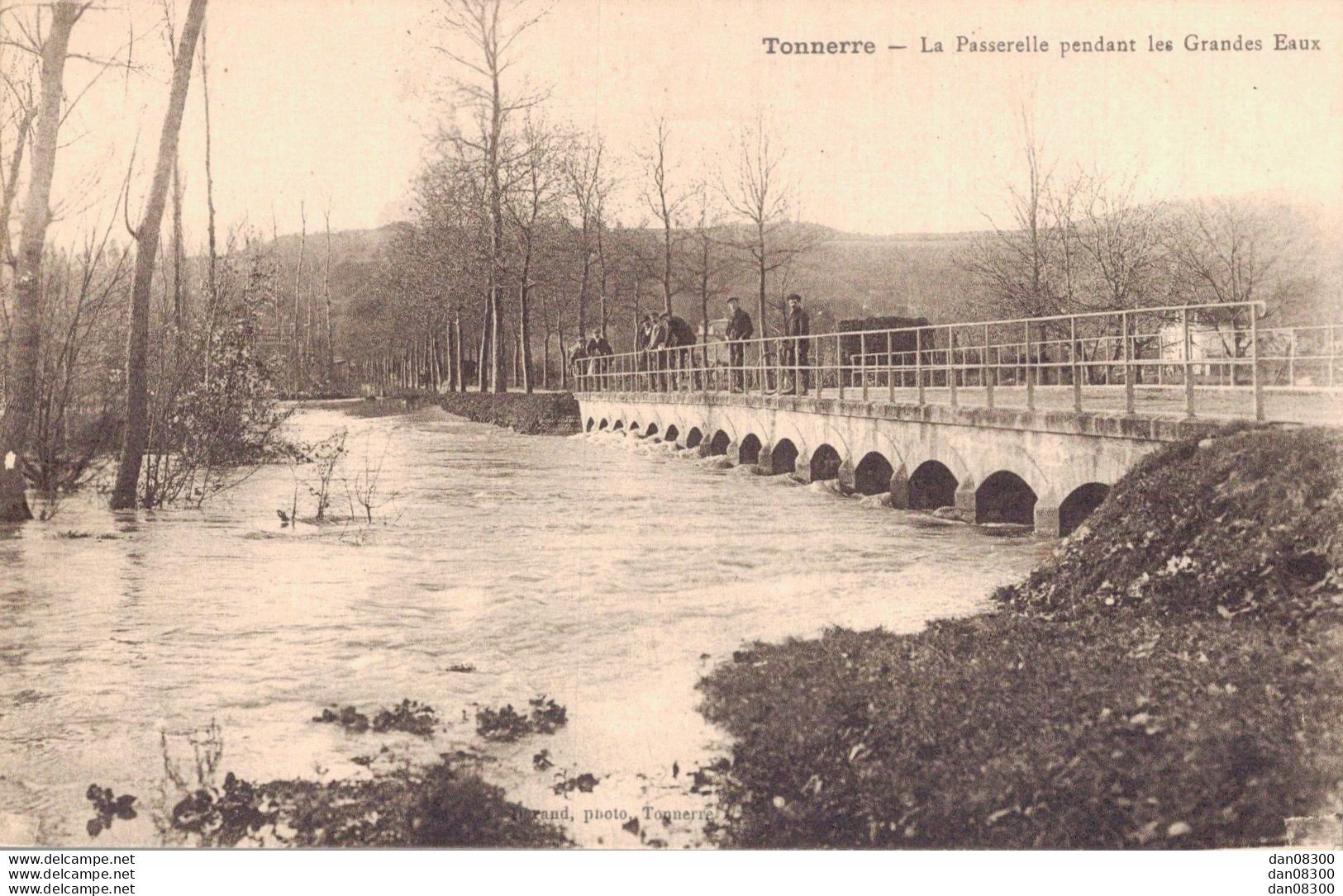 89 TONNERRE LA PASSERELLE PENDANT LES GRANDES EAUX - Tonnerre