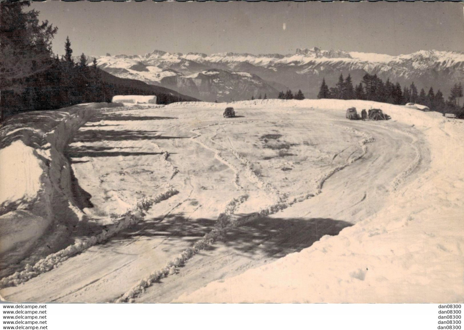 RARE  38 ROUTE DU RECOIN DE CHAMROUSSE LA PLATE FORME TERMINAL VOITURES UNE TRACTION ET 2CV - Chamrousse