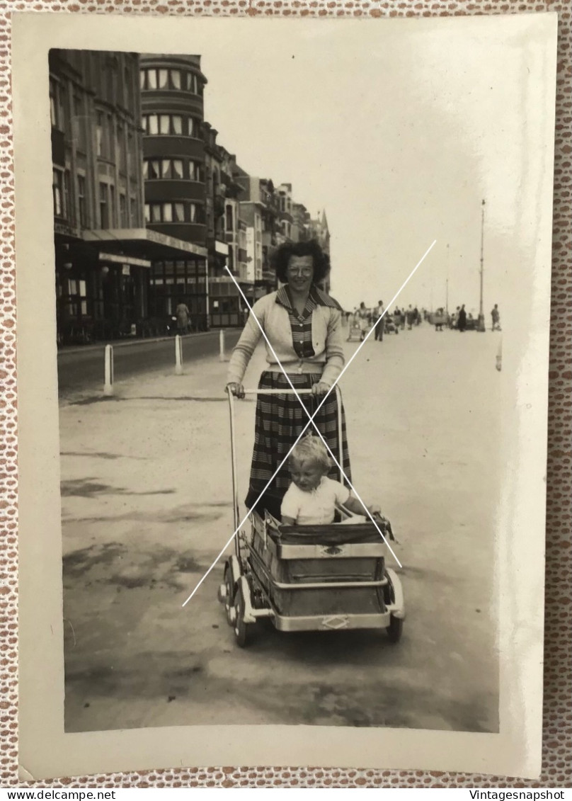 Portrait Femme Avec Son Enfant Dans Un Landau Belgian Coast Zeekust Littoral Photo Snapshot Par Photo Hall Milieu 20e - Anonyme Personen