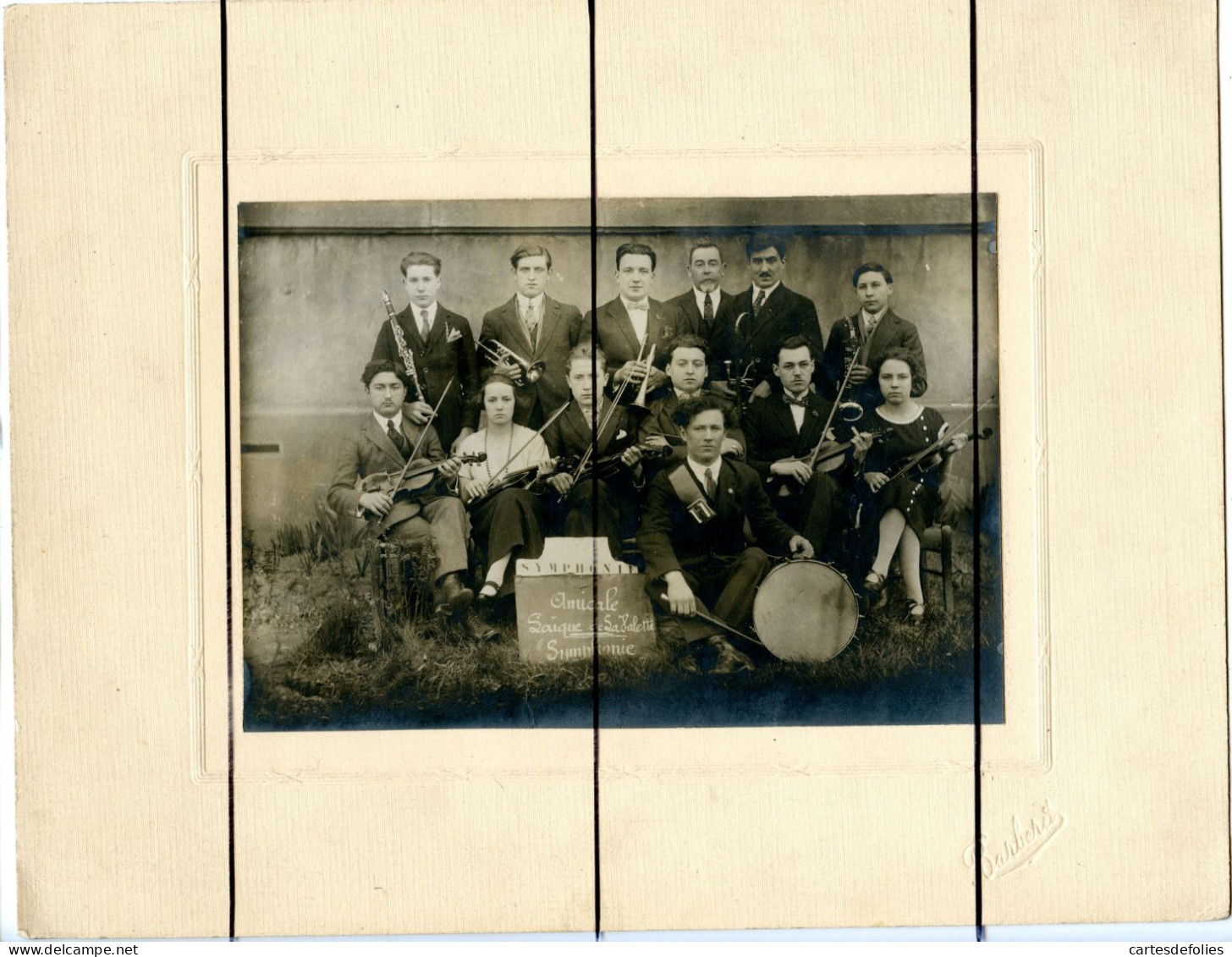 PHOTOGRAPHIE . La Valette. Amicale Laïque De La Valette Symphonie. Musiciens Avec Instruments Qui Posent Pour La Photo - Orte