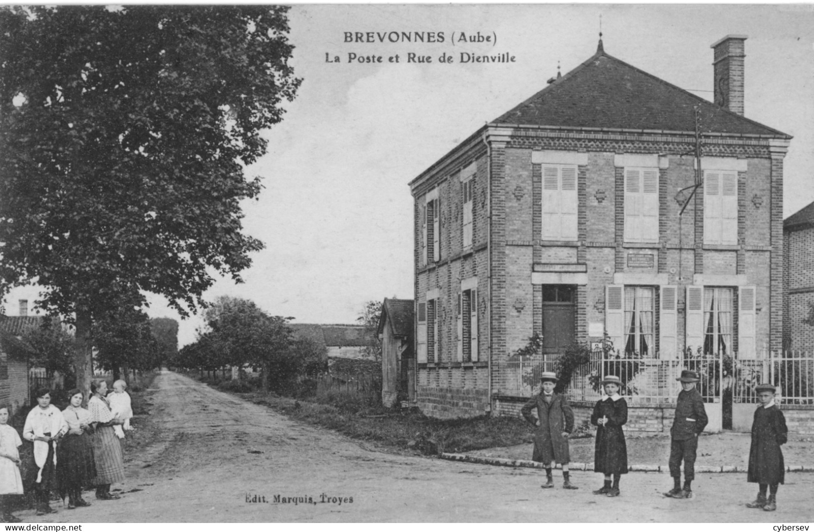 BREVONNES - La Poste Et La Rue De Dienville - Animé - Autres & Non Classés
