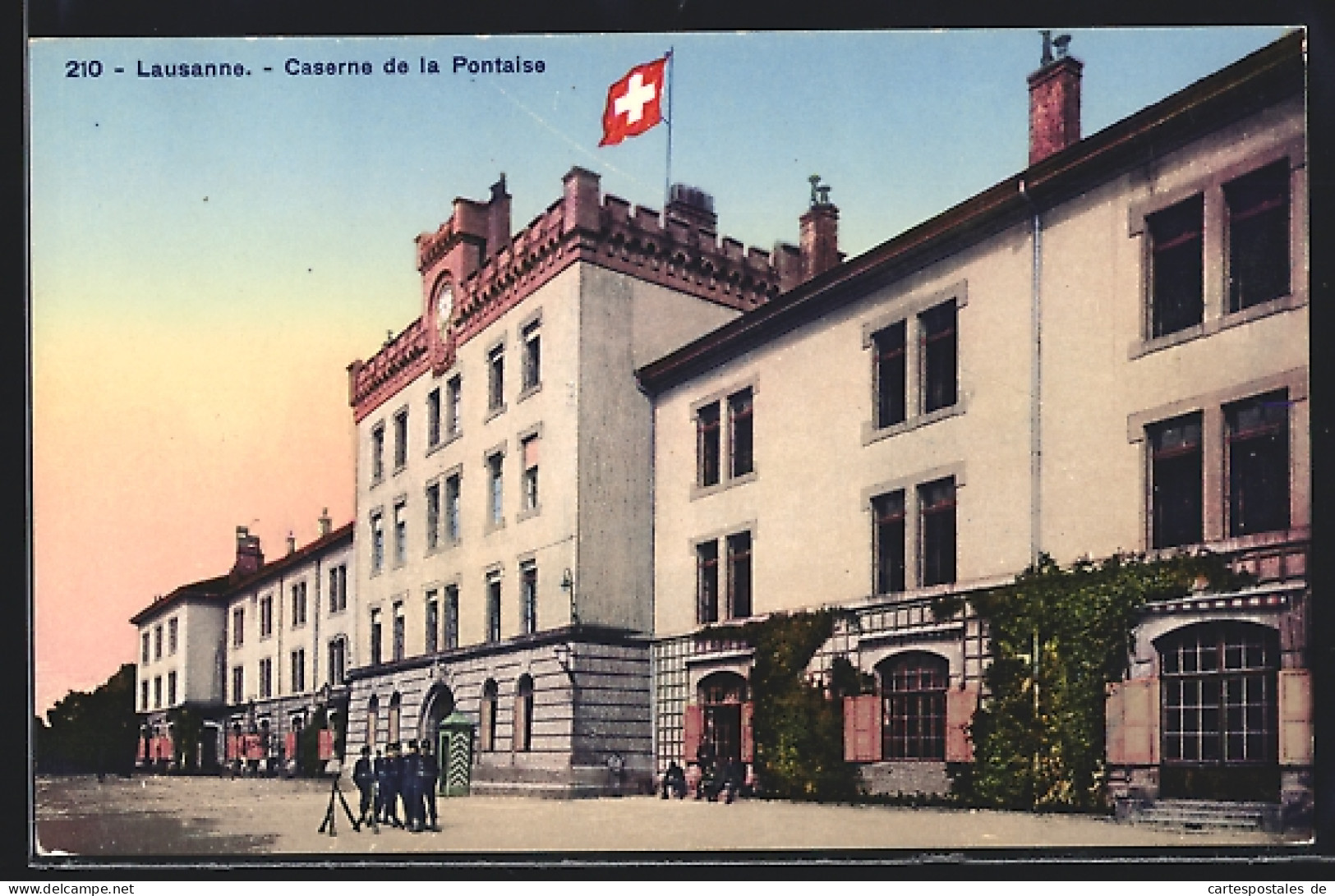 AK Lausanne, Caserne De La Pontaise, Schweizer Flagge  - Lausanne