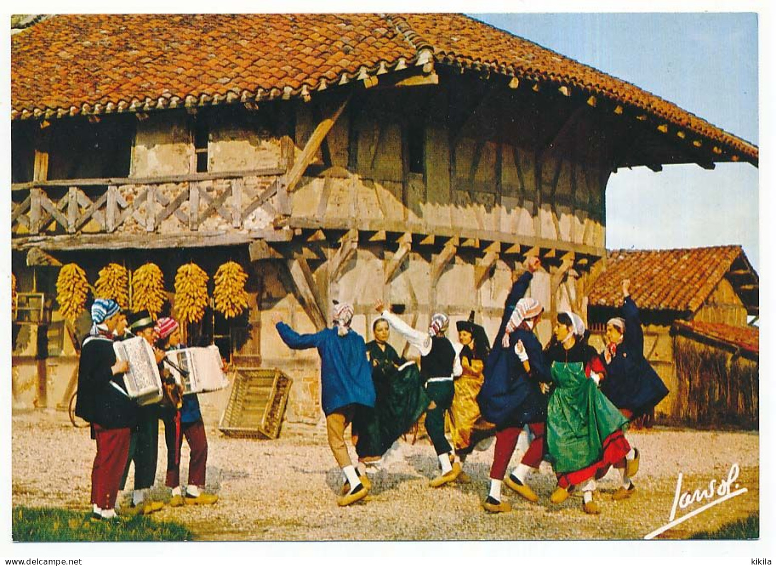CPSM / CPM 10.5 X15 Ain Danse "Le Rigodon" Devant Une Ferme Bressane Groupe Folklorique Bressan De BOURG-en-BRESSE * - Altri & Non Classificati