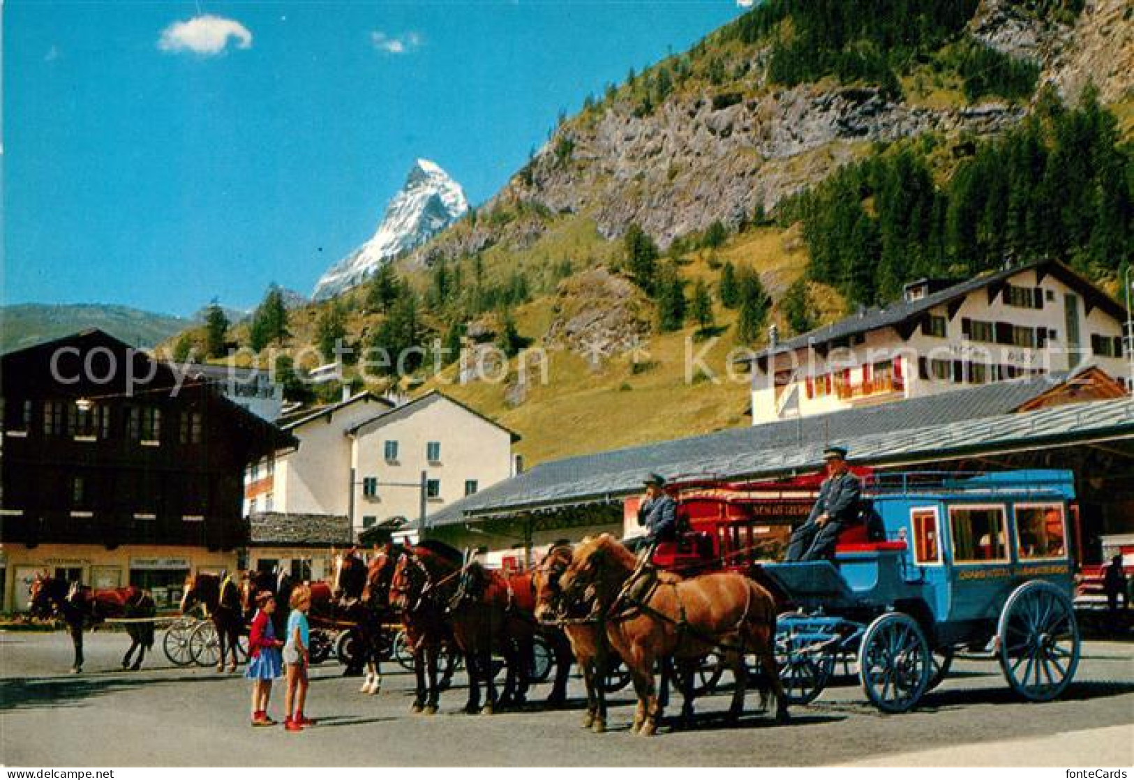 12969897 Zermatt VS Bahnhofplatz Pferdekutschen Matterhorn Mont Cervin Walliser  - Sonstige & Ohne Zuordnung