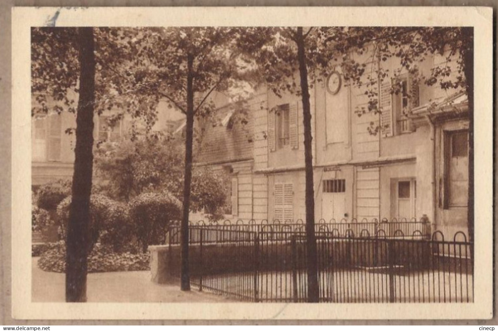 CPSM 75 PARIS - Maison Des Diaconesses - Les Bureaux De L'Administration - Rue De Reuilly - Arrondissement: 12