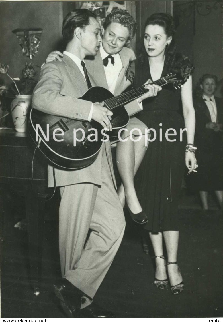 SOIREE PARISIENNE Vers 1955 Guitare Cremona - Andere & Zonder Classificatie
