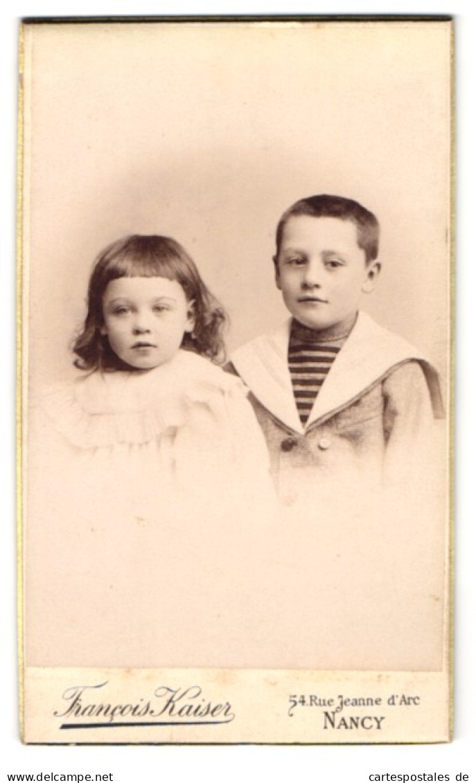 Photo Francois Kaiser, Nancy, 54, Rue Jeanne D`Arc, Des Enfantspaar In Modischer Kleidung  - Personnes Anonymes