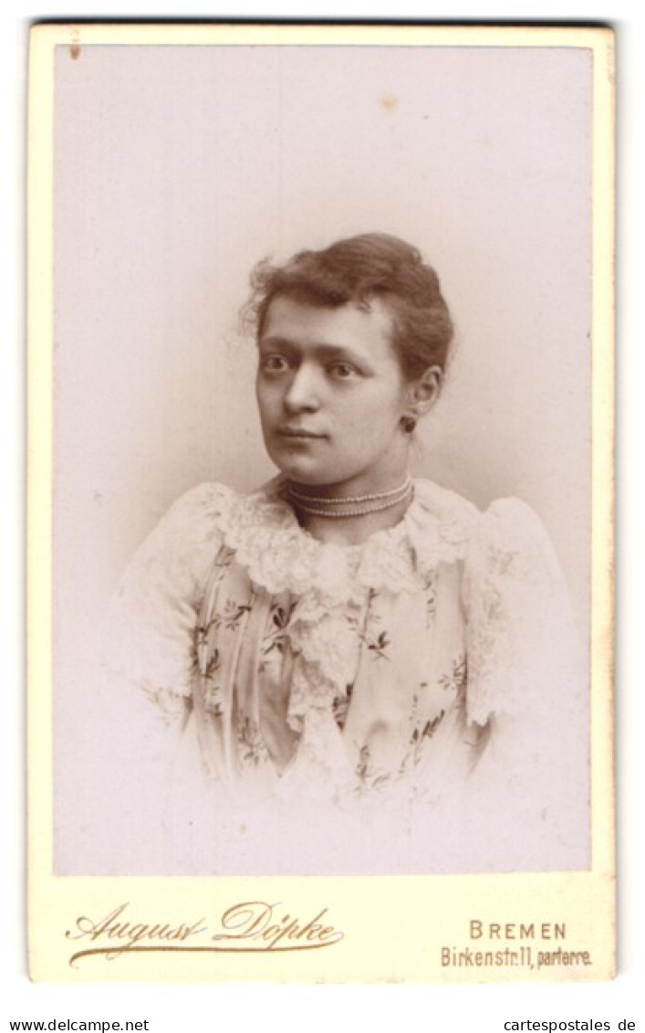 Fotografie August Döpke, Bremen, Birkenstr. 11, Bürgerliche Dame Mit Perlenkette  - Anonieme Personen