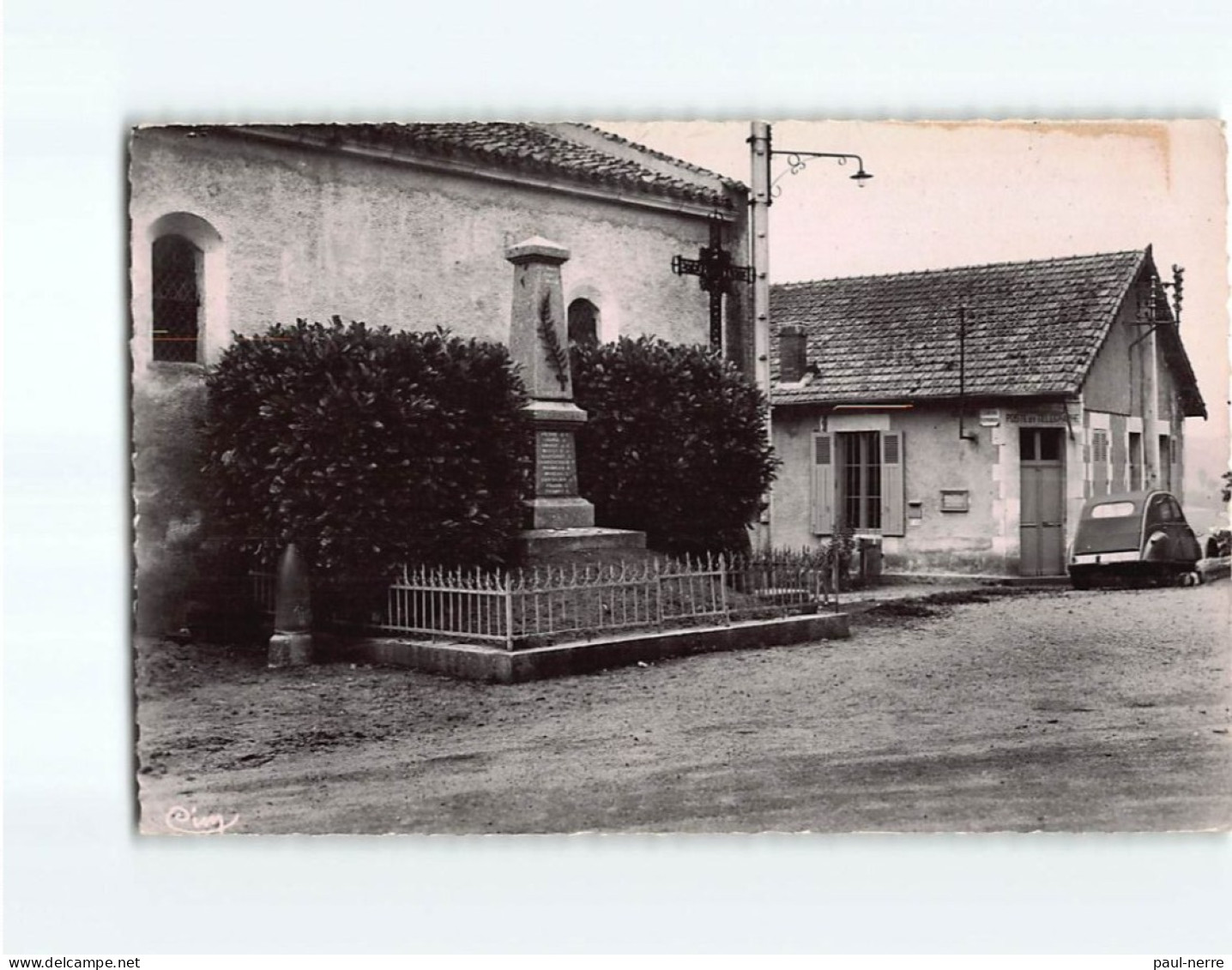 SAINT ETIENNE DE VICQ : Monument Aux Morts Et Bureau De Poste - Très Bon état - Autres & Non Classés