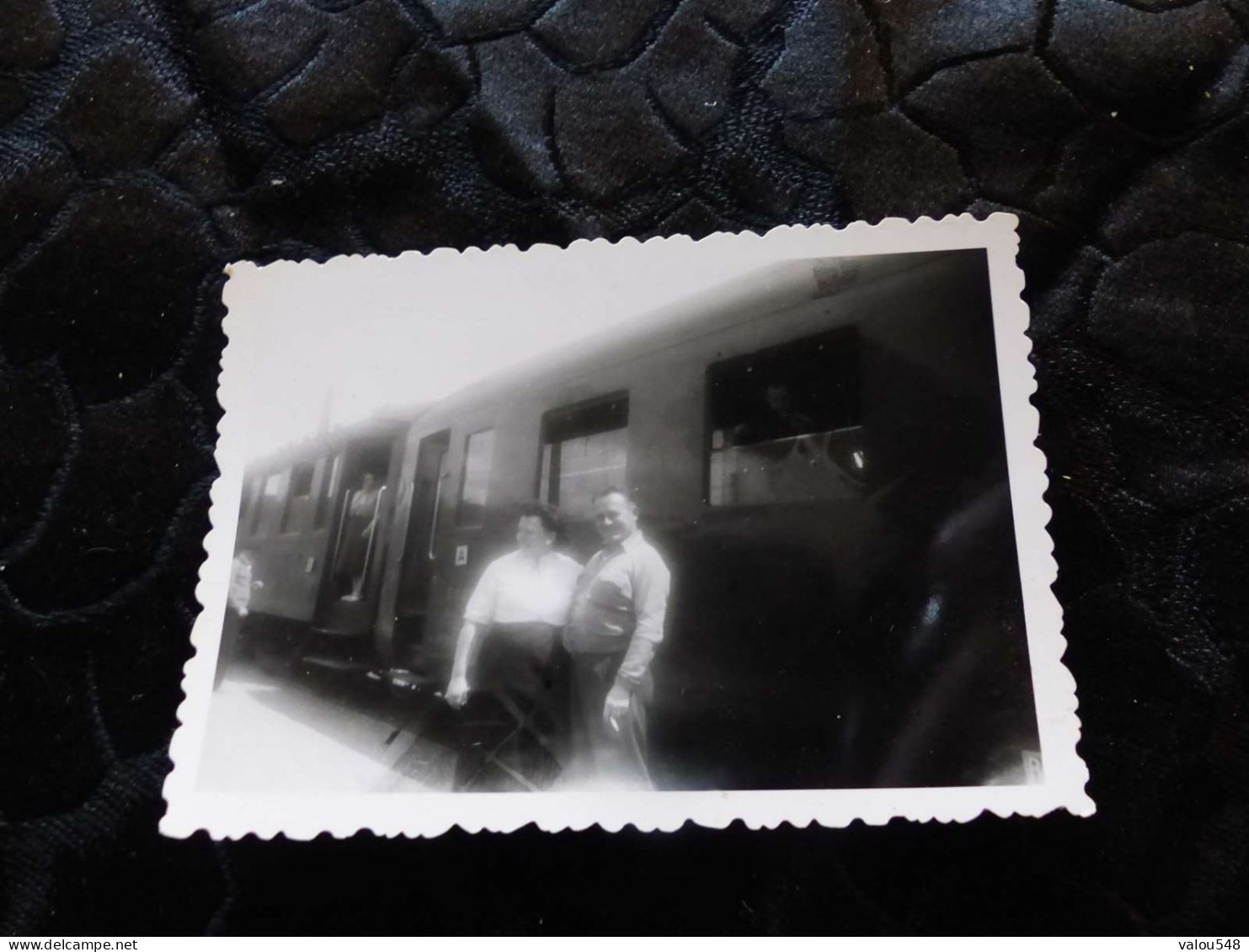 P-673 , Photo, Train En Gare En Direction Du Pèlerinage De Lourdes, Circa 1950 - Trains