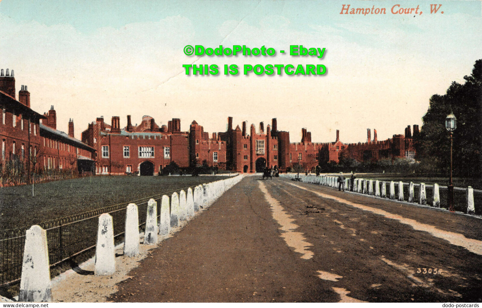 R355187 Hampton Court. W. Valentine Series. Postcard - World