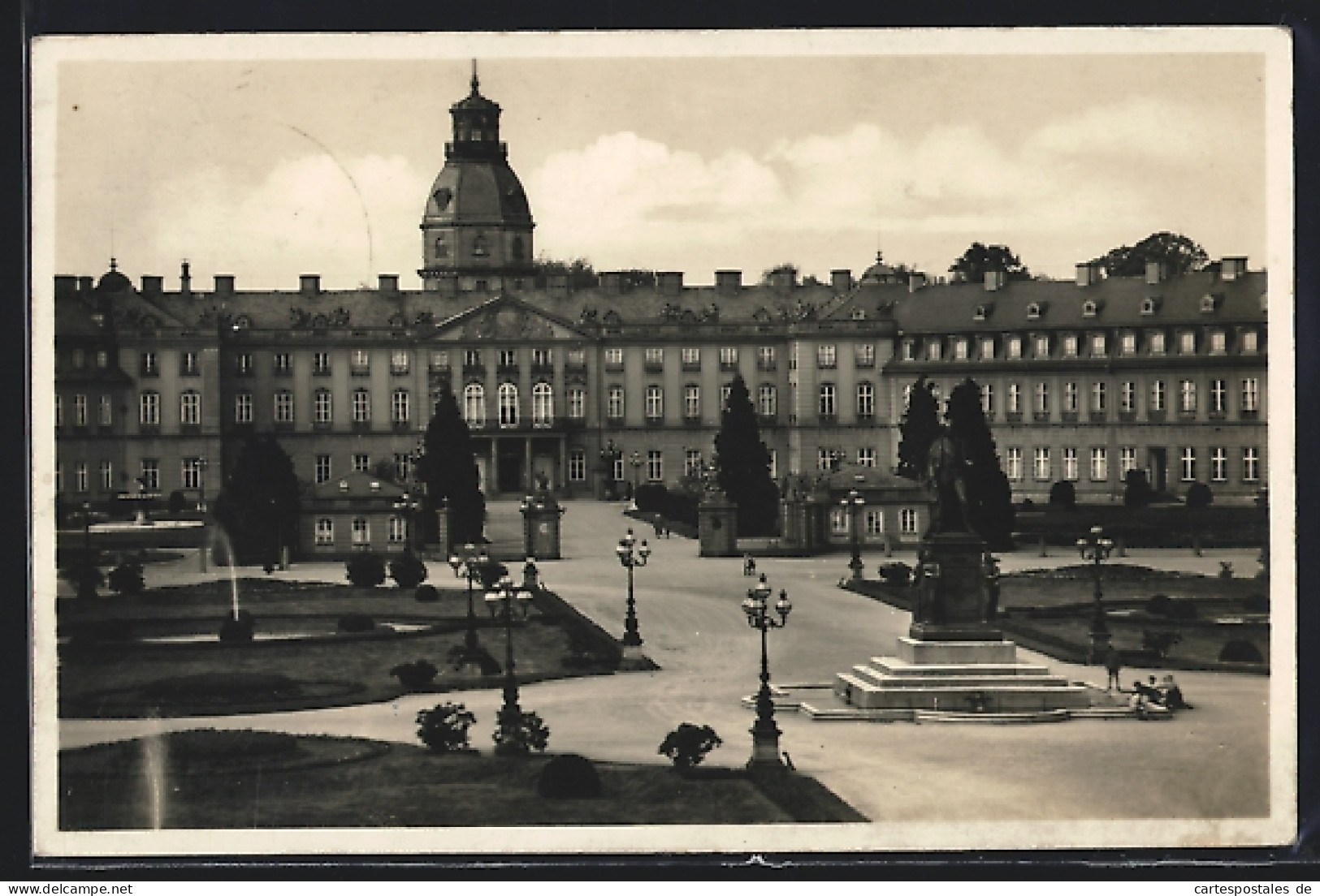 AK Karlsruhe, Schlossplatz Mit Bad. Landesmuseum  - Karlsruhe