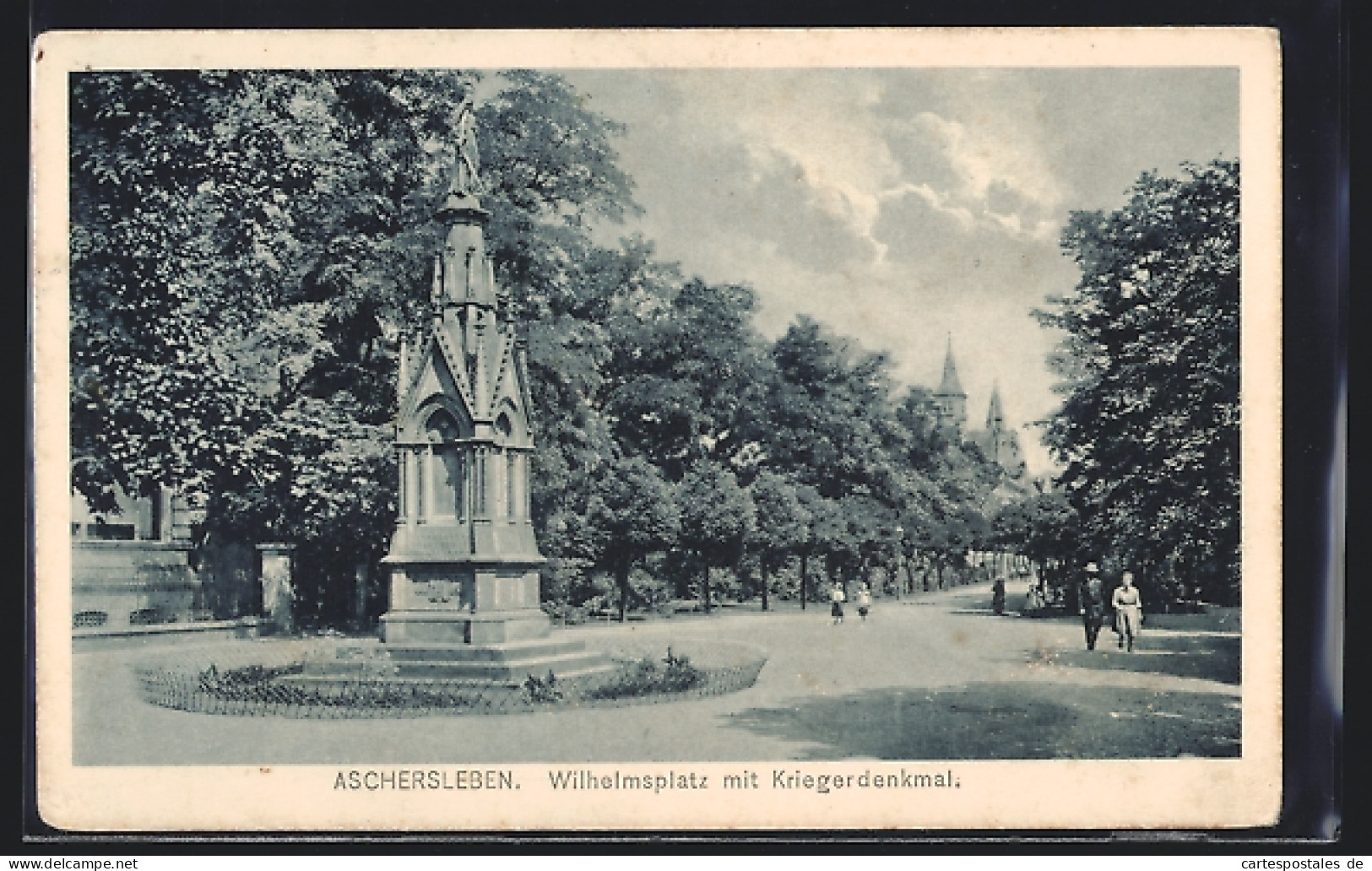AK Aschersleben, Wilhelmsplatz Mit Kriegerdenkmal  - Aschersleben