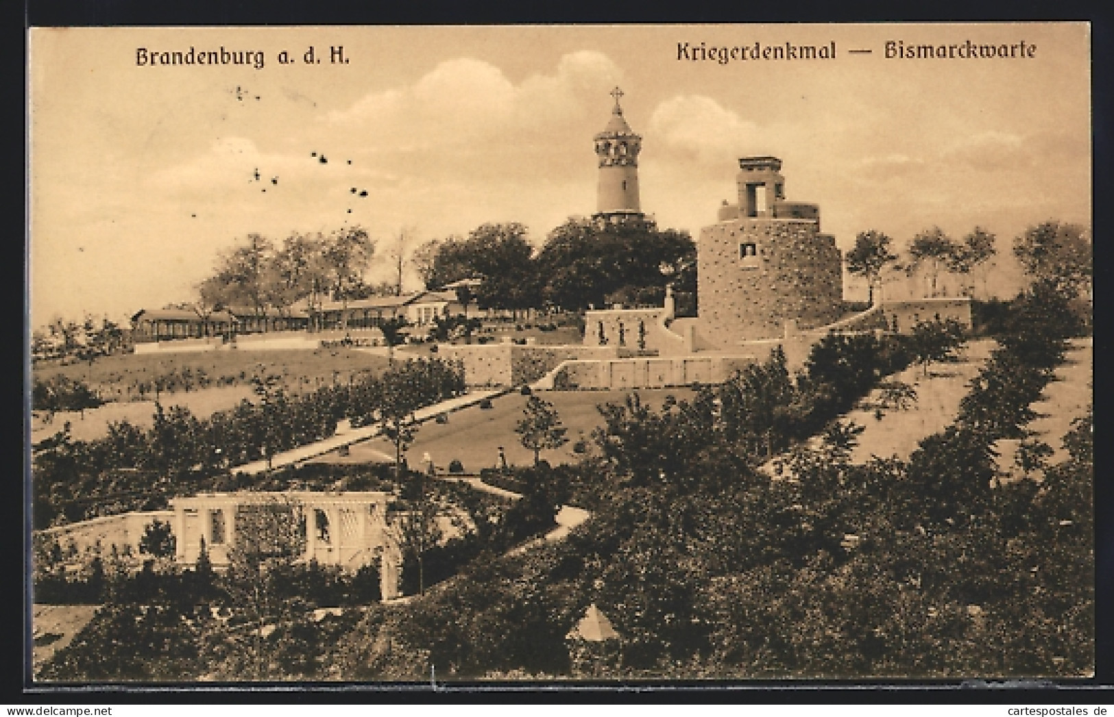 AK Brandenburg / Havel, Kriegerdenkmal U. Bismarckwarte  - Brandenburg