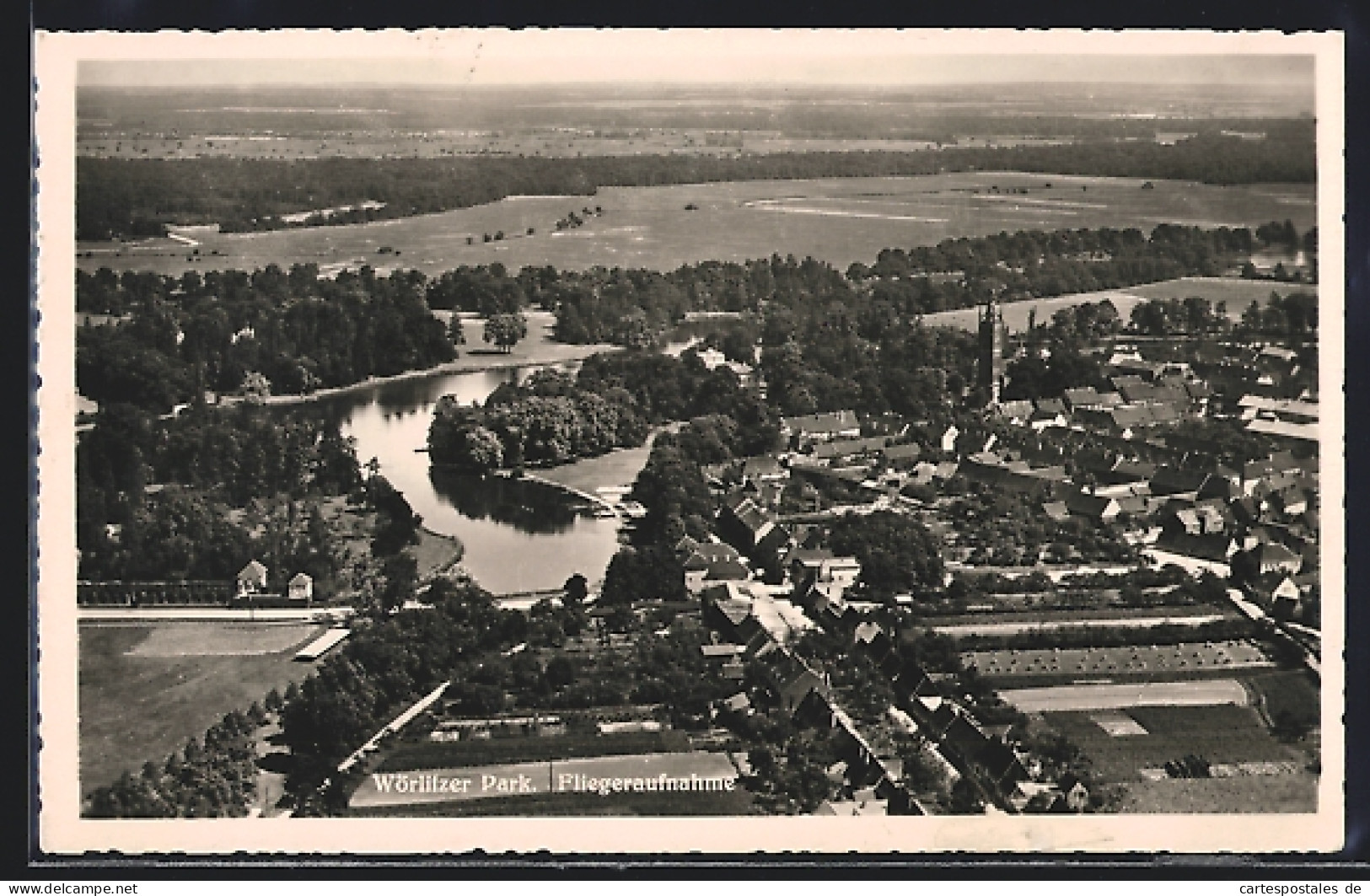 AK Wörlitz, Ortsansicht Mit Park Und Kirche, Fliegeraufnahme  - Wörlitz